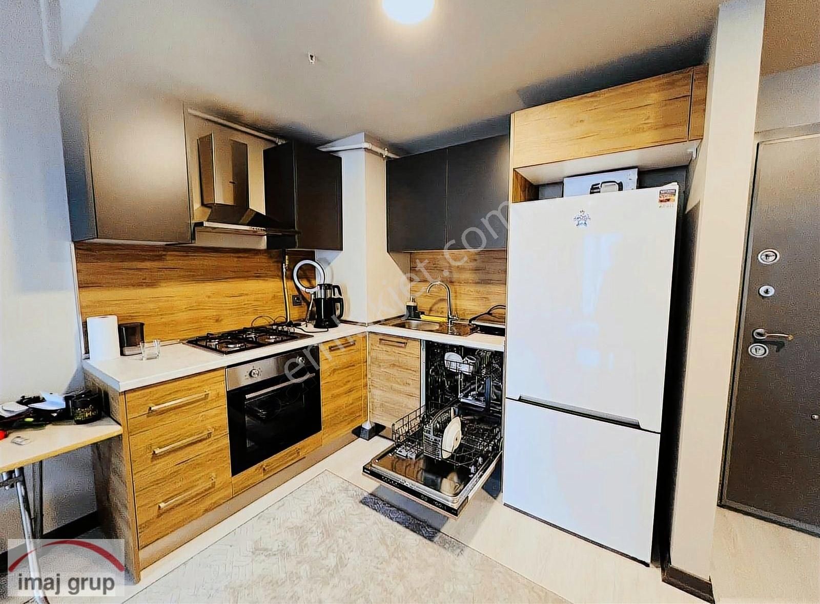 Ödül İst Fuul Eşyalı Sitede E5 E Metrobüse 5 Dakika Satılık 1+1