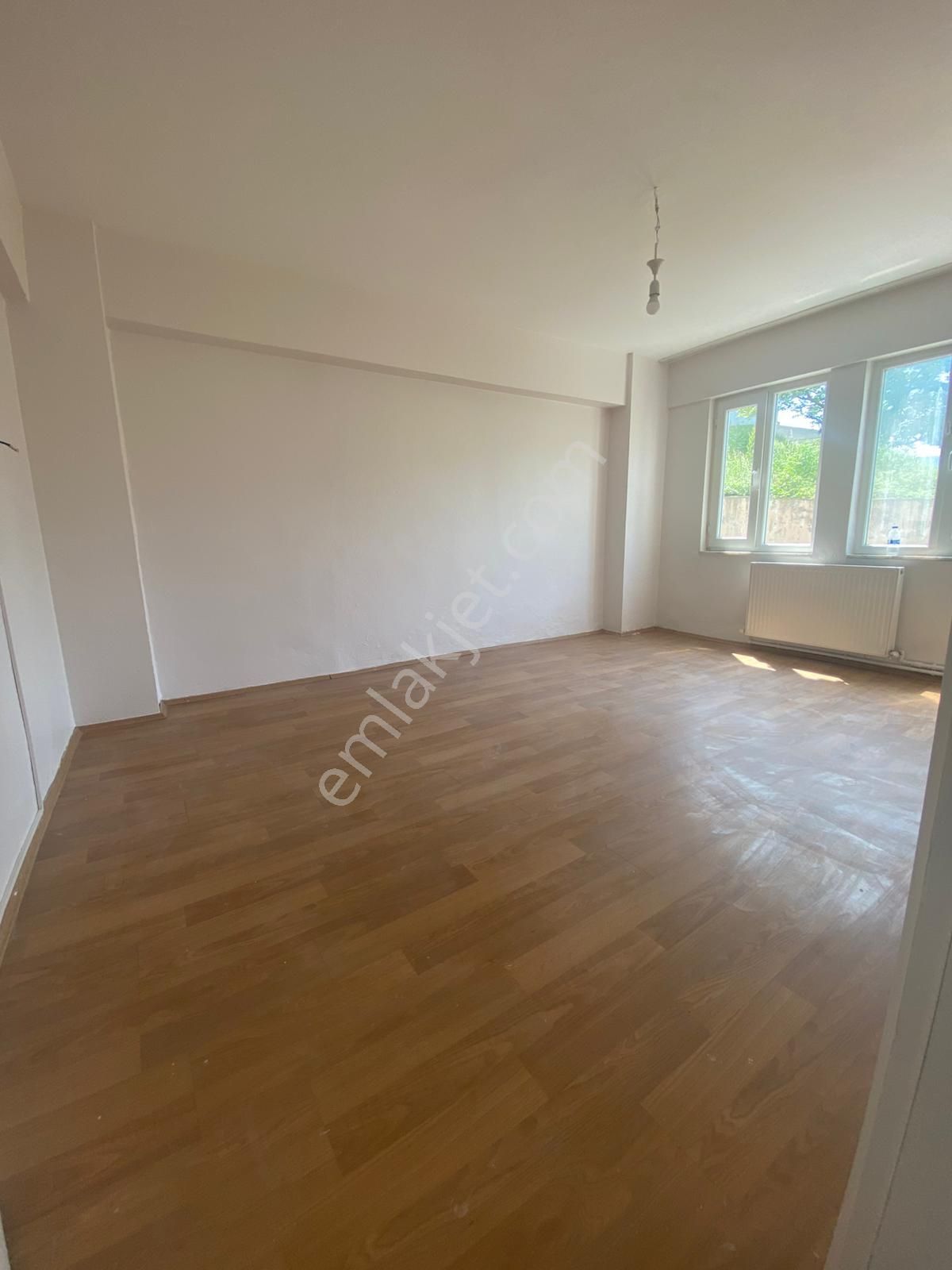 Nidam Emlaktan Emirsultanda 2+1 90 M Ara Kat Daire