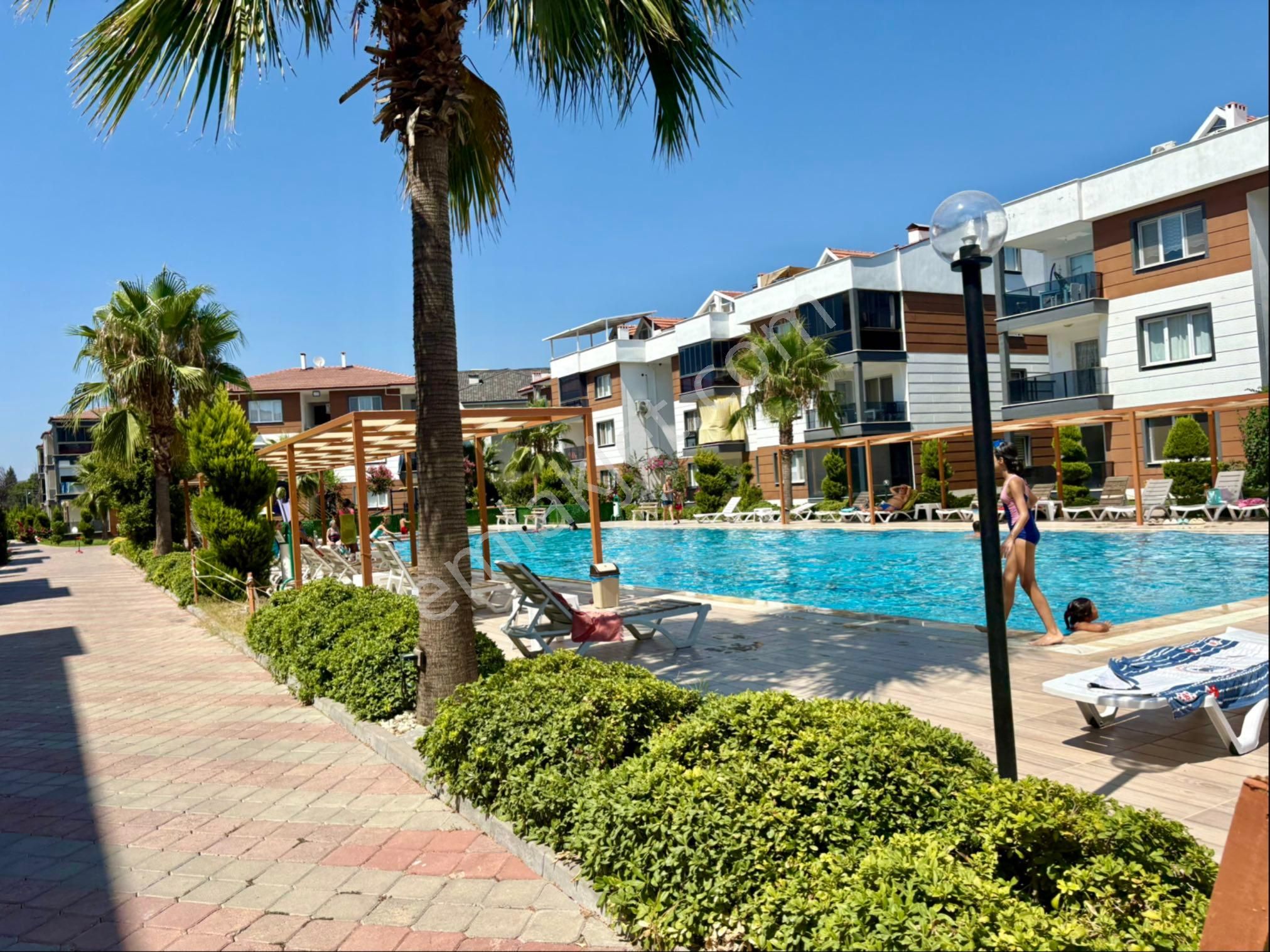 Eras Gayrimenkulden Satılık Yüzme Havuzlu Sitede Eşyalı Daire