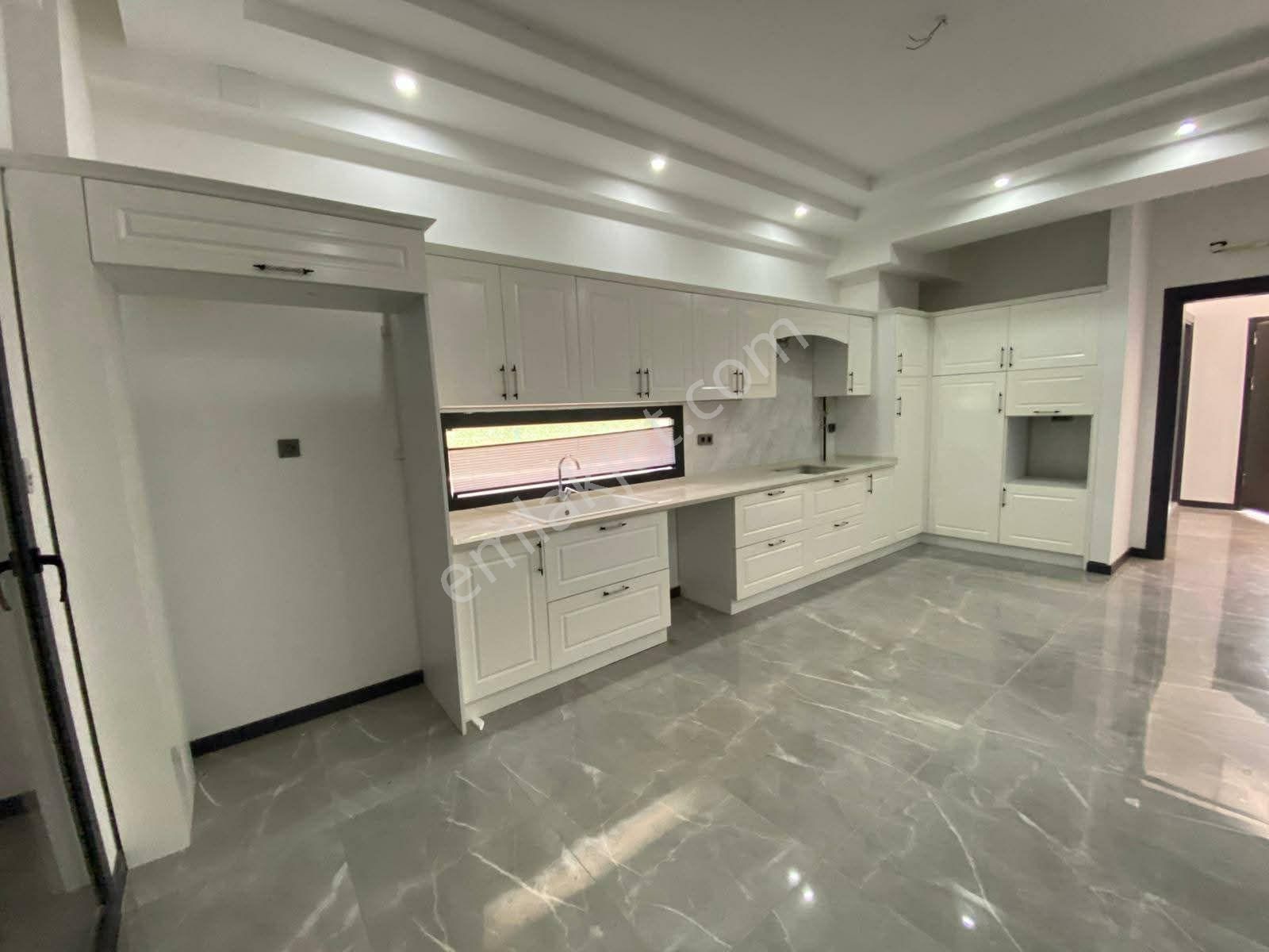 Aydın Nazilli Dallıca Villalar Bölgesinde Acil Satılık Tripleks Havuzlu Villa