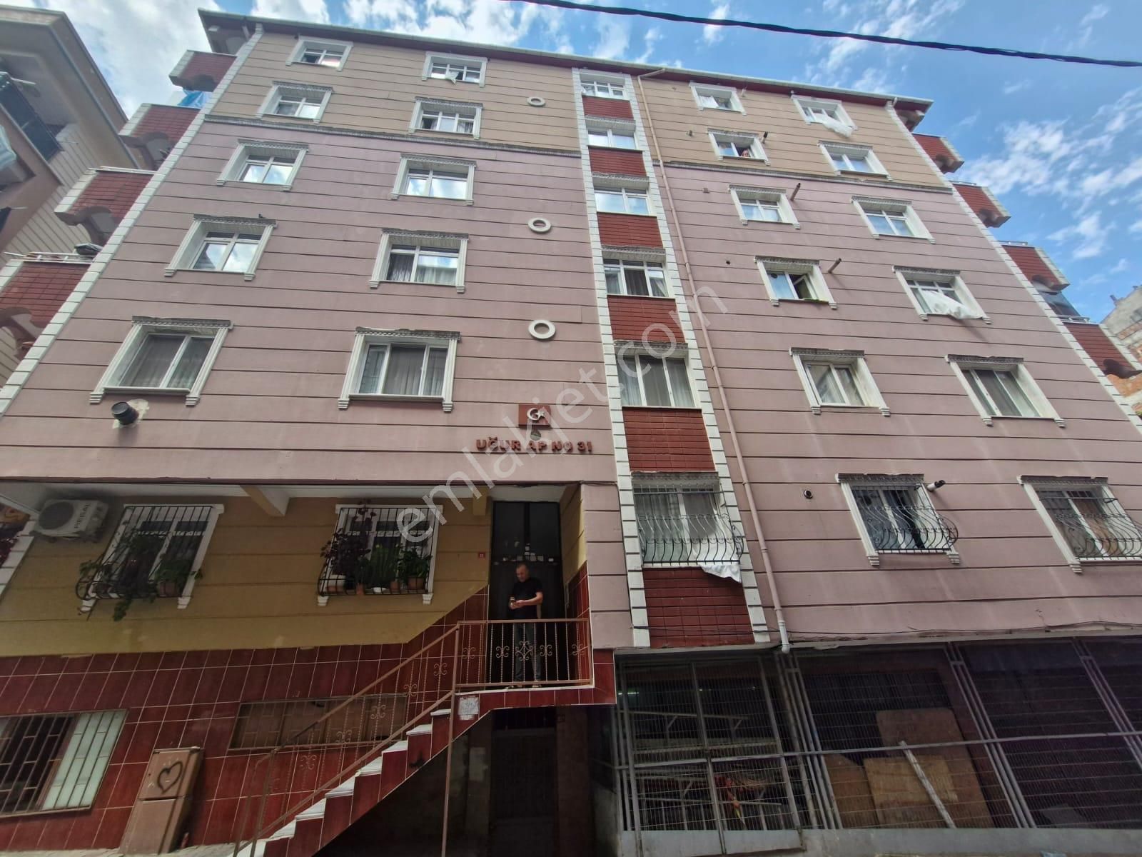 Fatih Emlaktan Mevlana Camii Yakını Satılık Ara Kat 2+1 Temiz