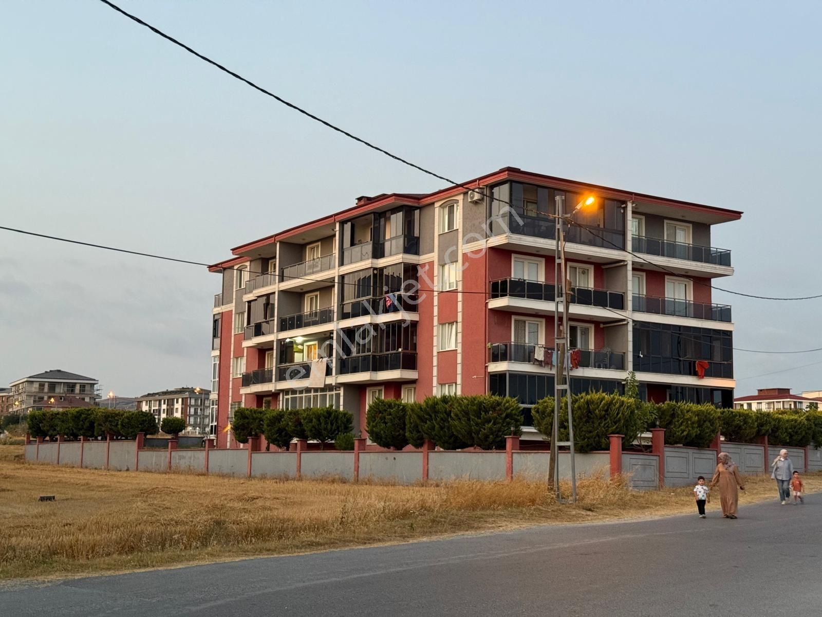Selimpaşa Merkez Mah. Çift Balkon 2+1 Çok Temiz Satılık Daire