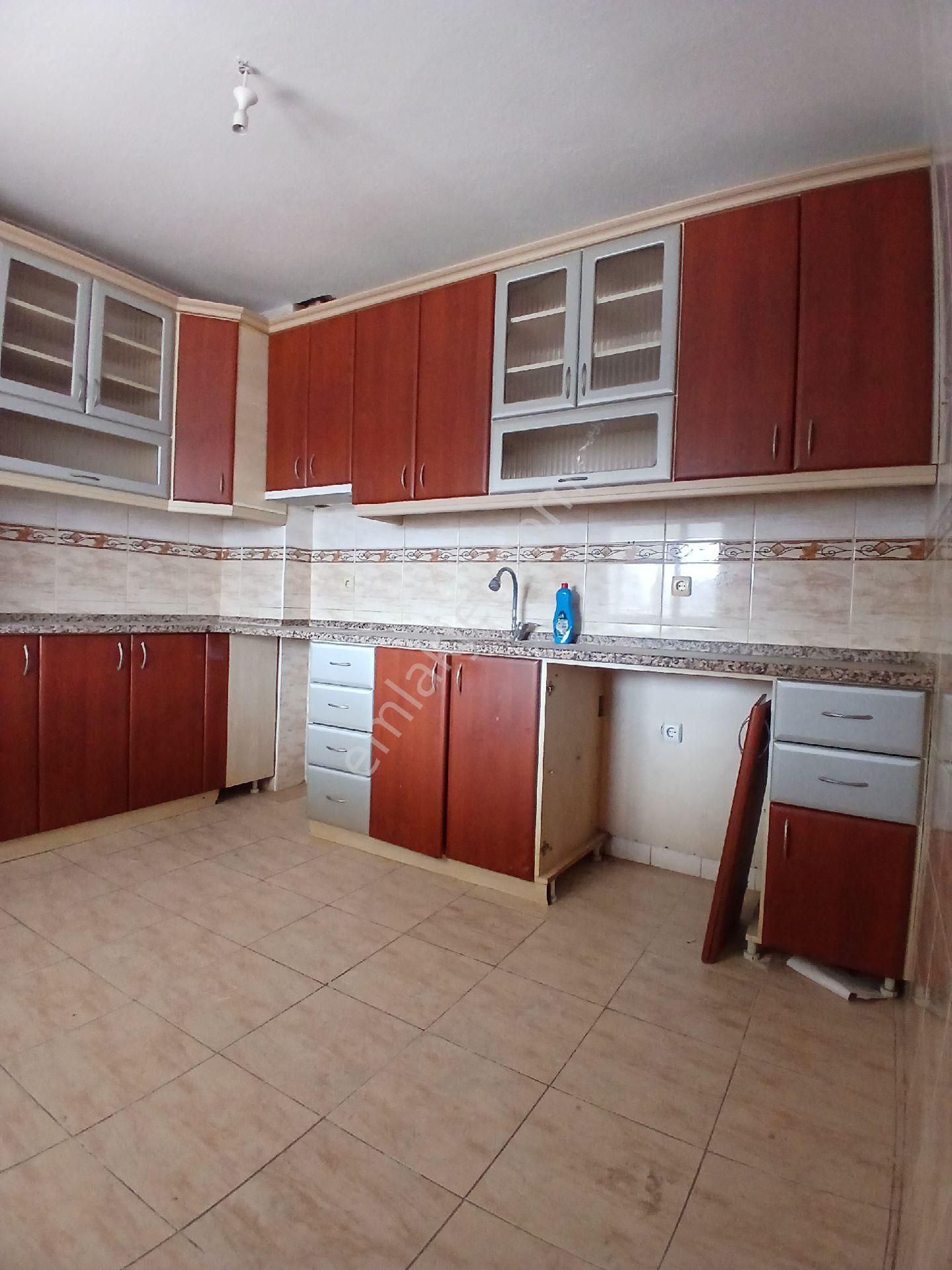 Karabağlar Cennet Oğlu Mah Cadde Üzerı