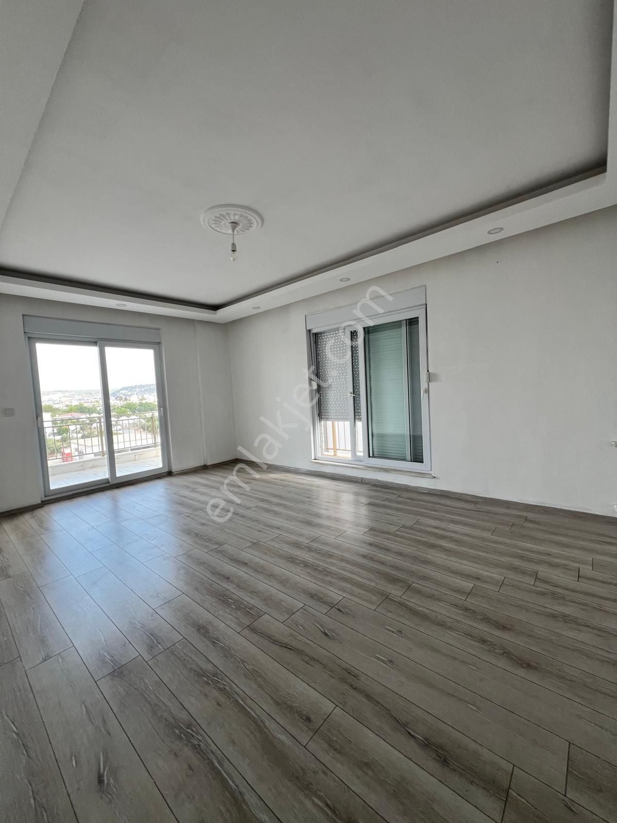 Varsak'ta 2+1 Katta Geniş Kiralık Daire