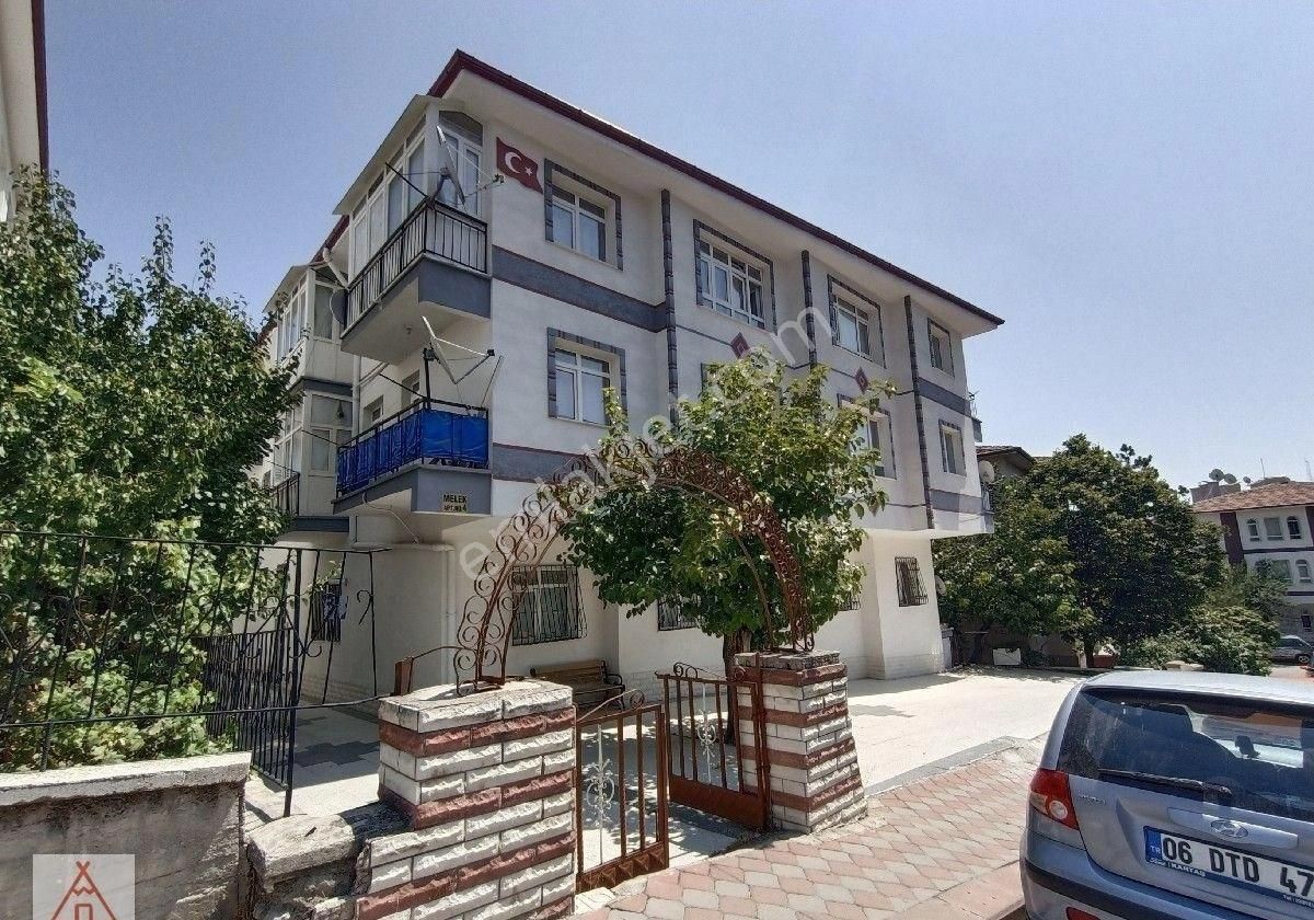 Uzman Emlak'tan 2+1 Yüksek Giriş Balkonlu Yalıtımlı Şirin Daire