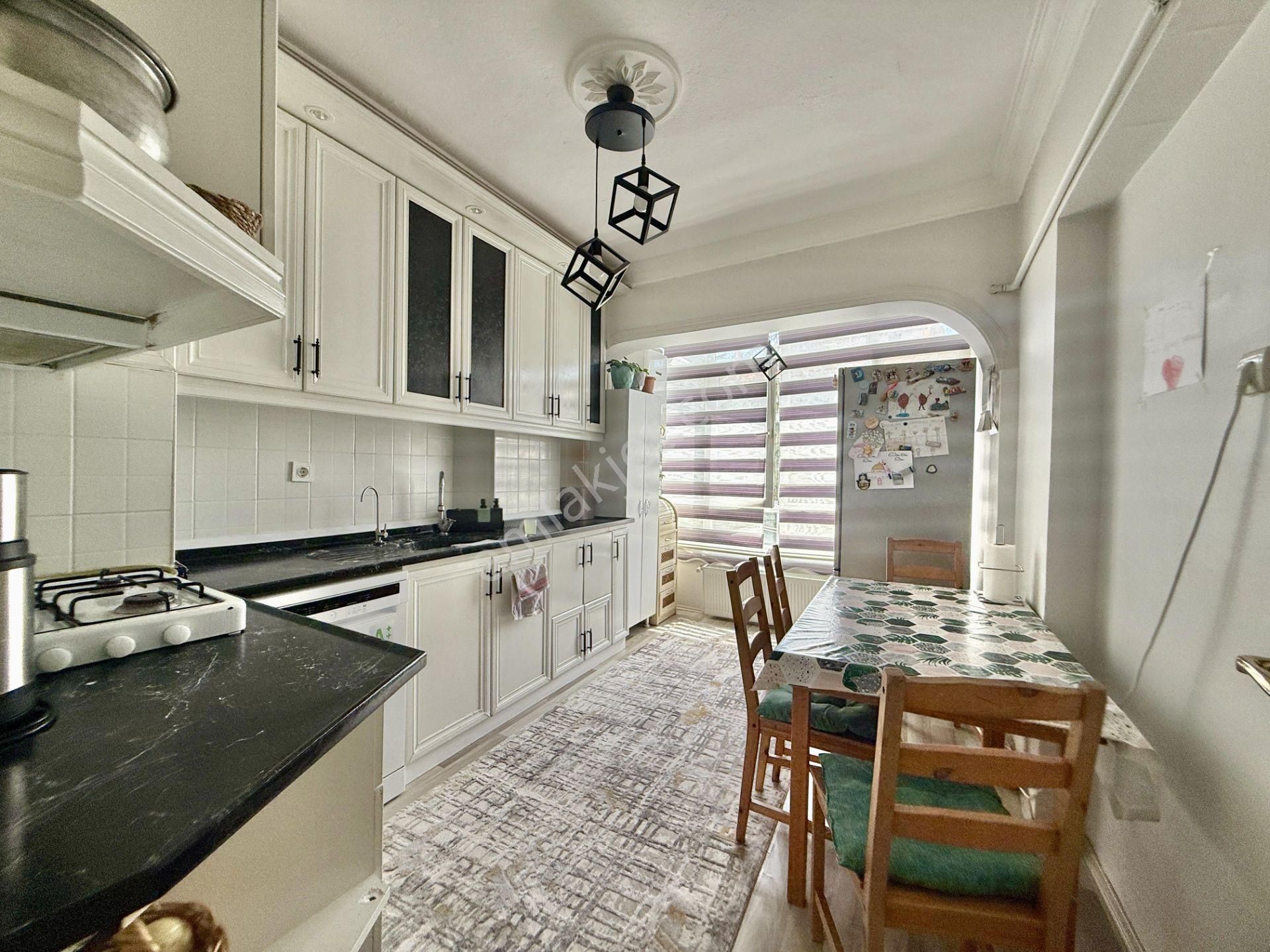 Kalecik Emlak'tan Salı Pazarı Yakını,güney,ara Kat 3+1 Daire