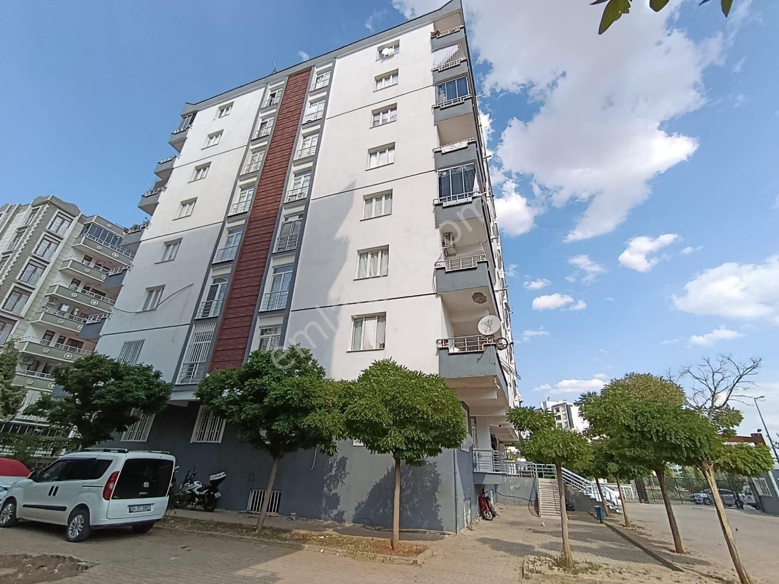 Bağcılar Millet Bahçesi Civarında Bulunan 3+1 Dairemiz Acilen Satılık Tır