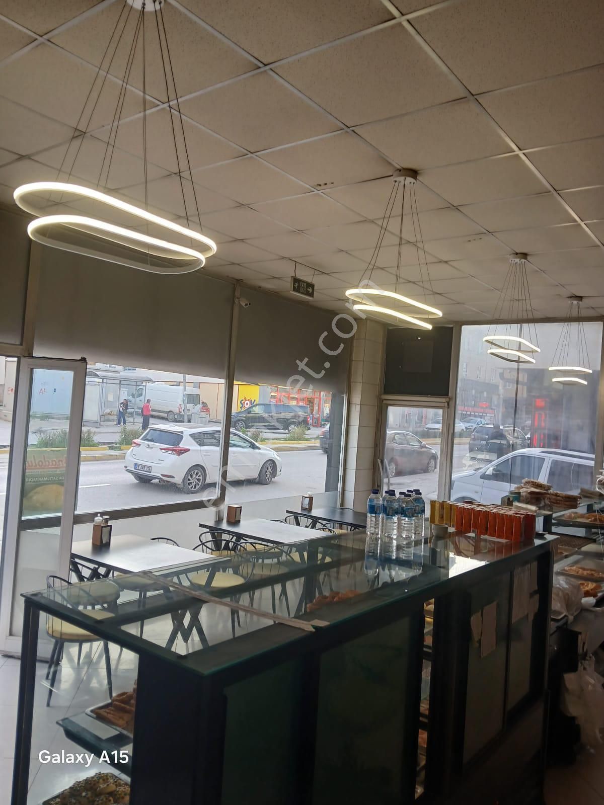 Tombakzade Caddesinde Devren Pastane