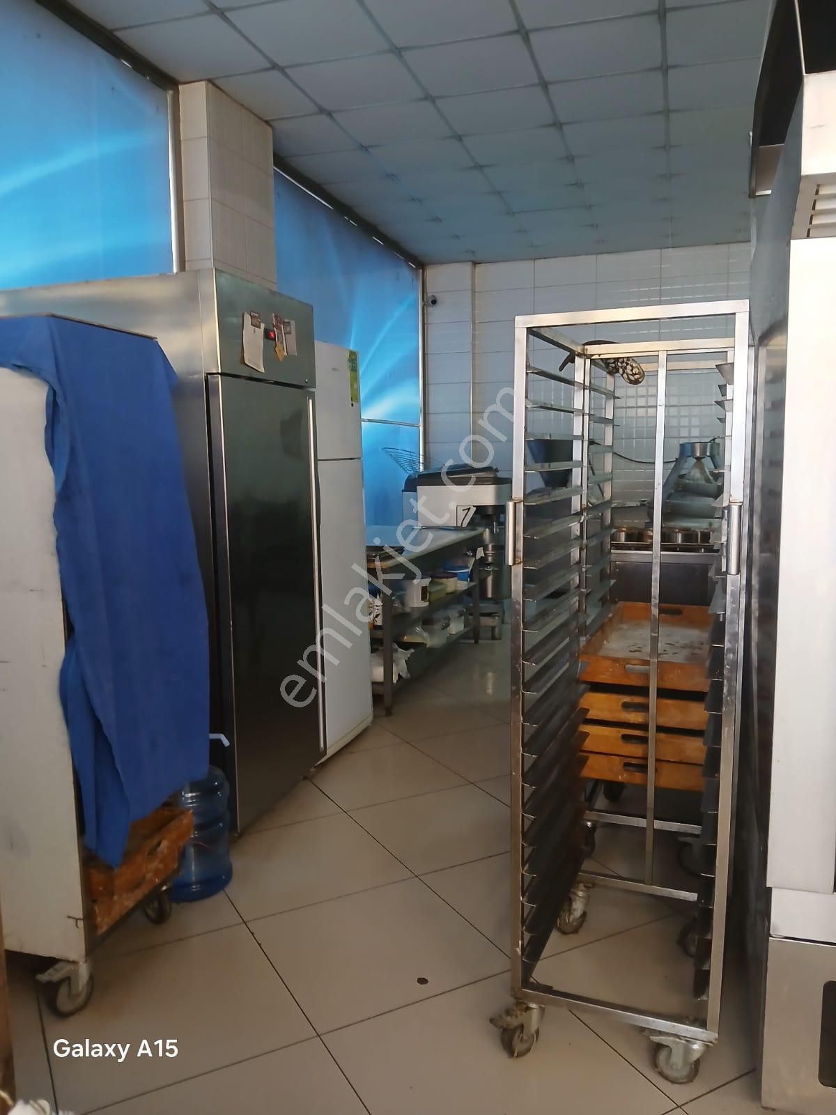 Tombakzade Caddesinde Devren Pastane - Görsel 14