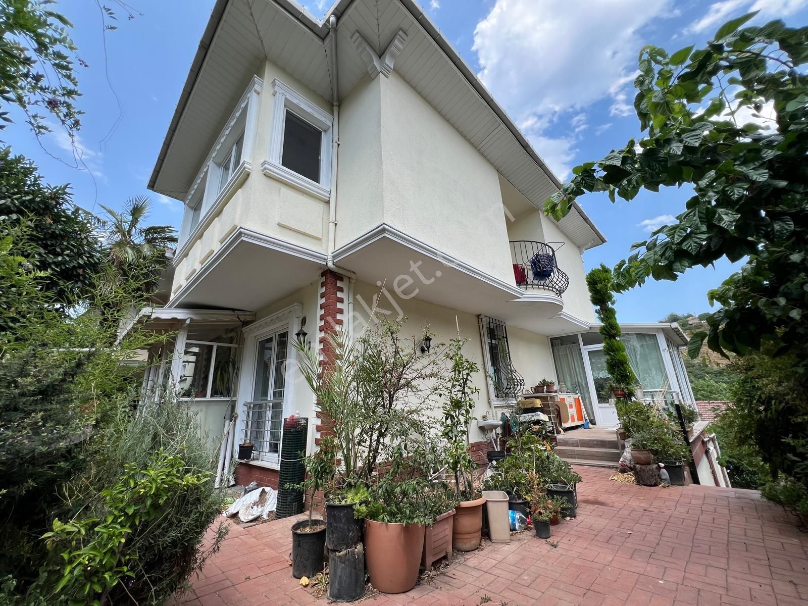Çengelköy Ata-2 Sitesinde___yeşillikler İçinde 300 M2 Triplex