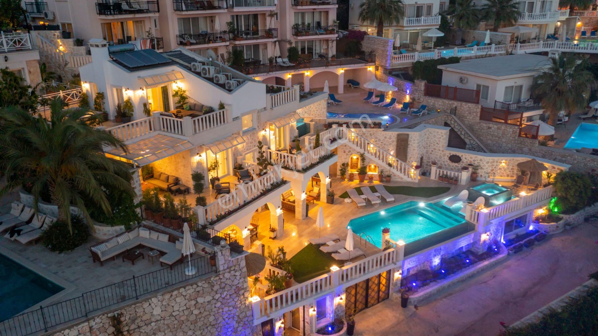 Cb Giz'den Kaş Kalkan Kömürlük'de Satılık 5+1 Lüks Villa