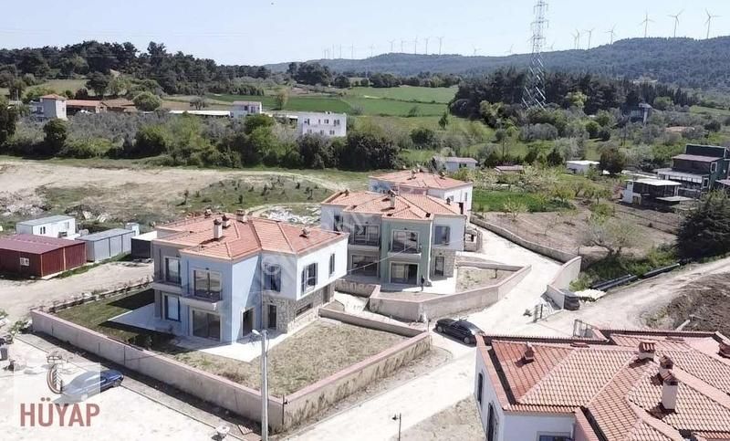Çankkale Çınarlı Da Deniz Manzaralı 5+1 Satılık Villa