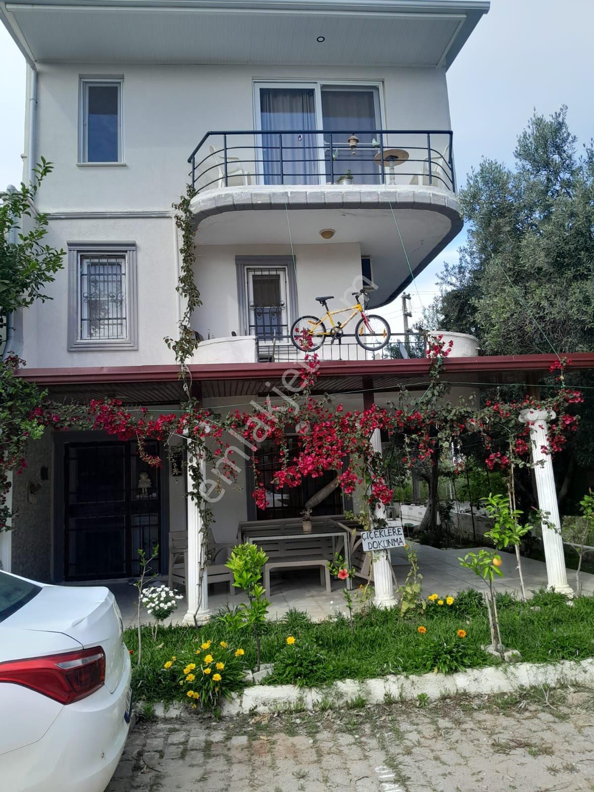 Didim Altınkum'da Denize Yürüme Mesafesinde Satılık 4+2 Tripleks Villa