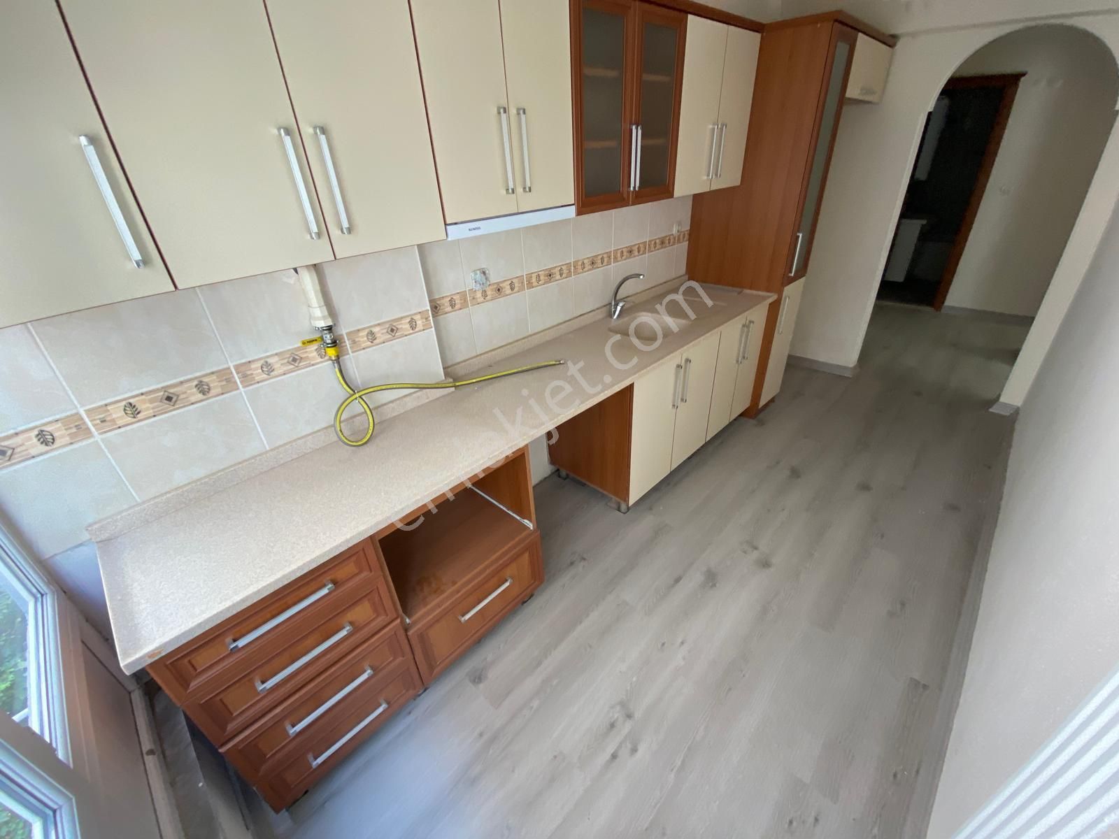 Irmaksudan Altınkum Da Ara Kat Ayrı Mutfak Satılık 3+1 Daire