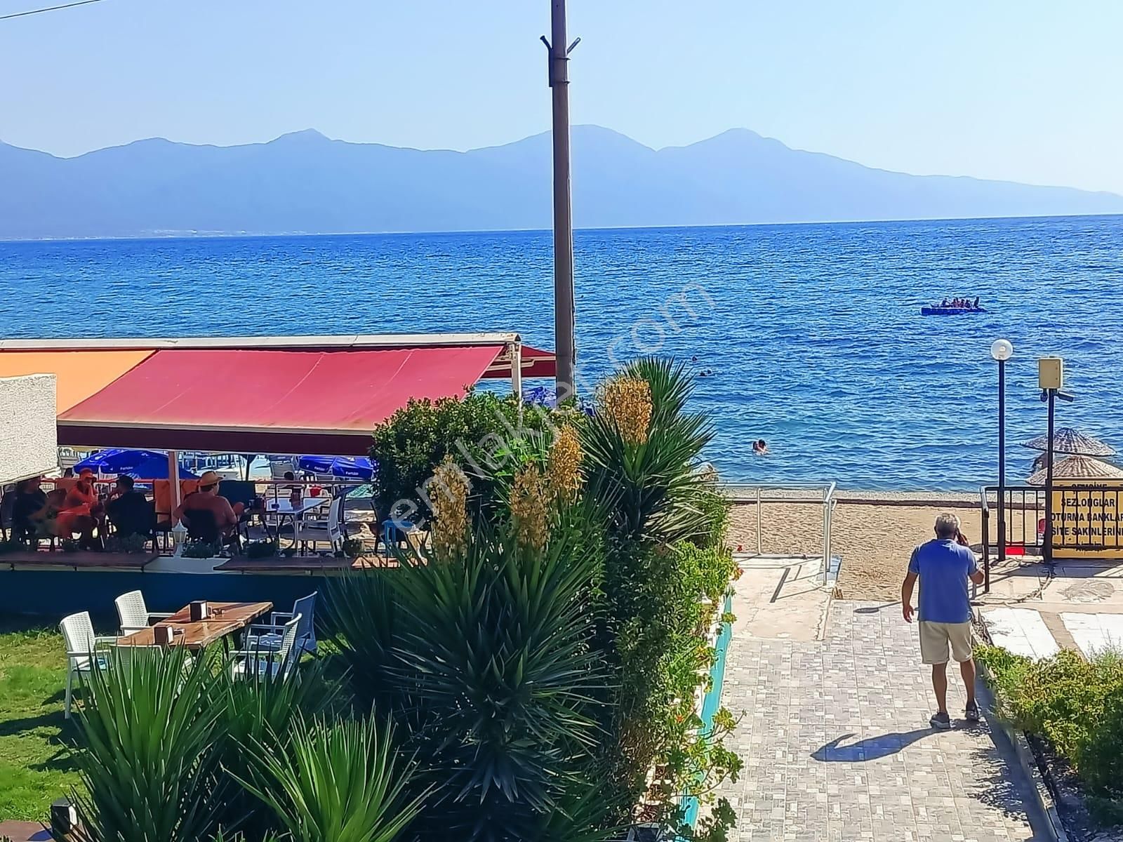Kuşadası Nadir Satışa Çıkan Denize Sıfır Sitede 3+1