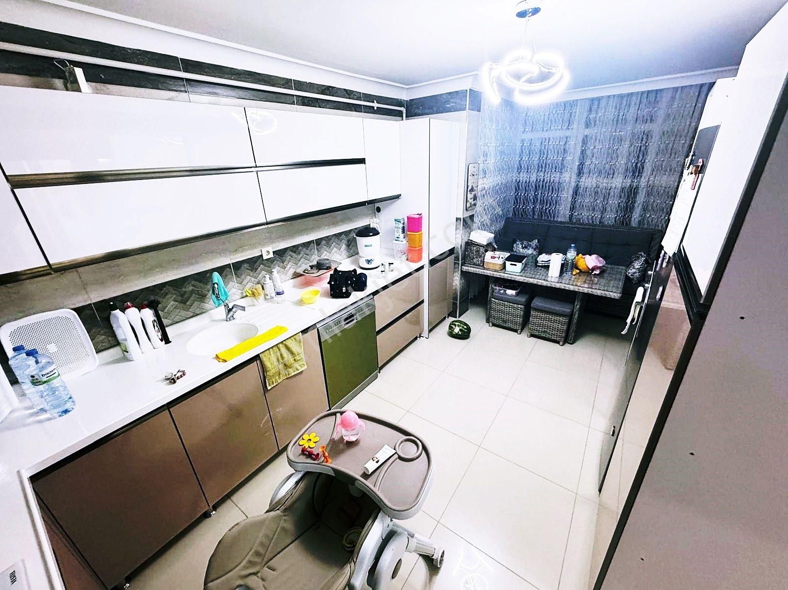 Cihandan Barıştepede Piri Cadde Yakını Merkezde 4+1 Satlık Daire