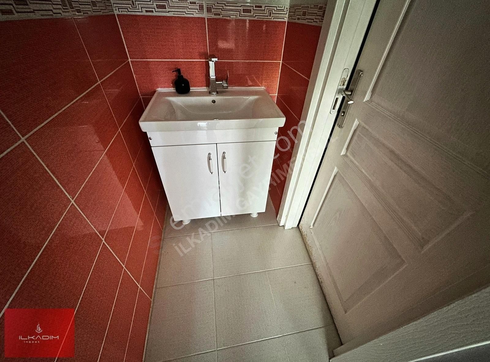 İlkadımdan Karakeçili Cad.paraleli Kilerli 3+1 Kiralık Daire