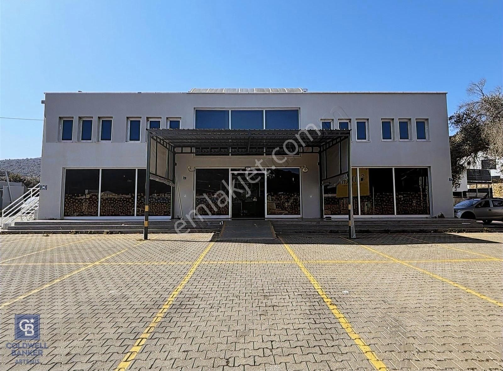 Bodrum Torba 45 Mt. Cadde Cepheli Satılık Komple Bina Ve Arsası