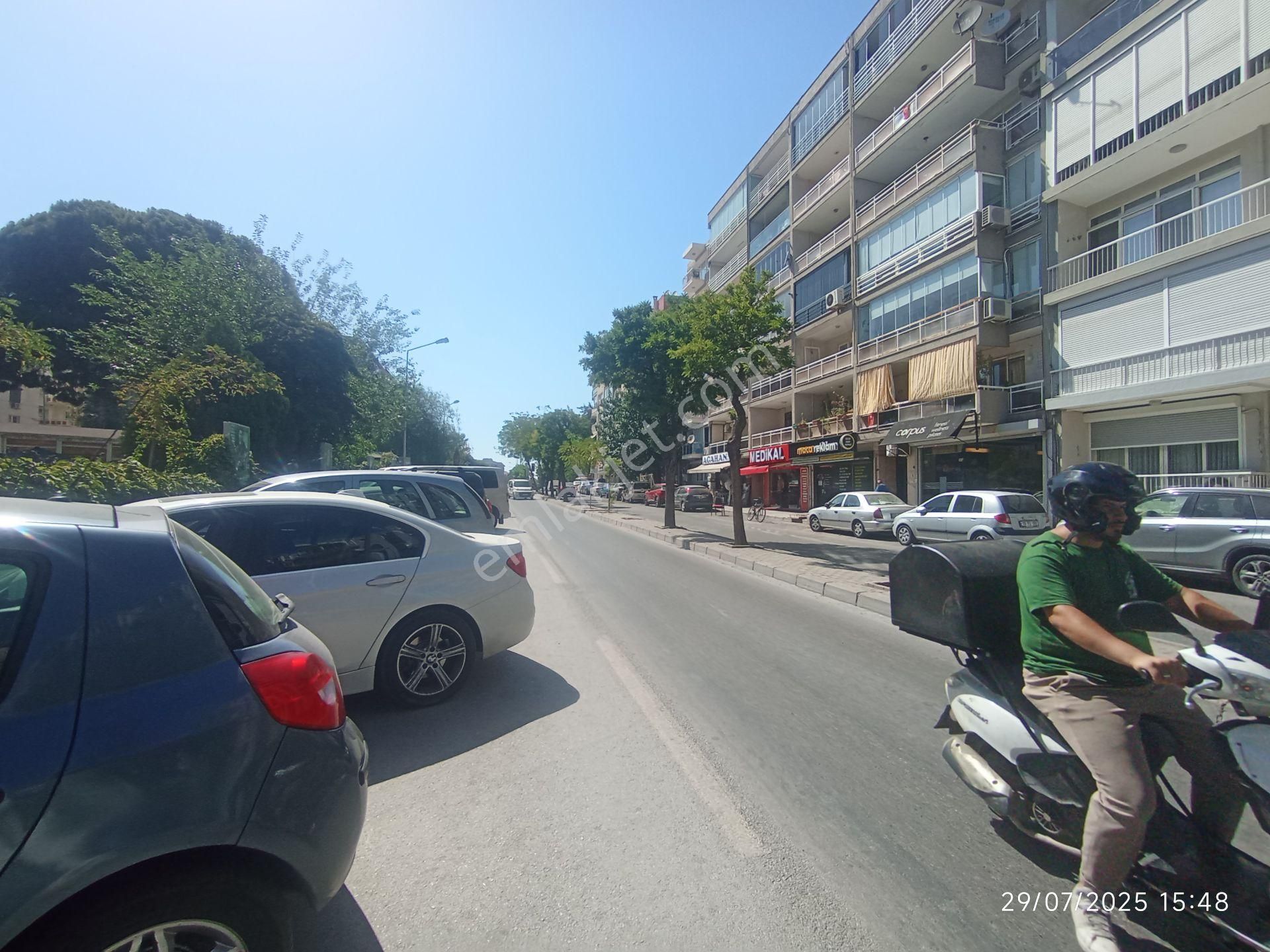 Karşıyaka, Bahariye'de 3+1 Kıralık Eşyalı Daire