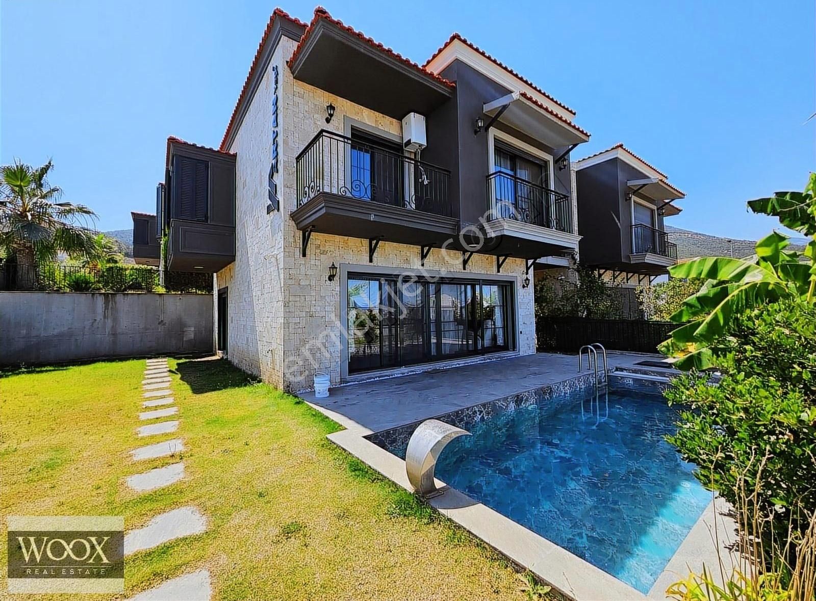 Kuşadası Güzelçamlı Da Ö.havuzlu 4+1 Yıllık Eşyalı Kiralık Villa