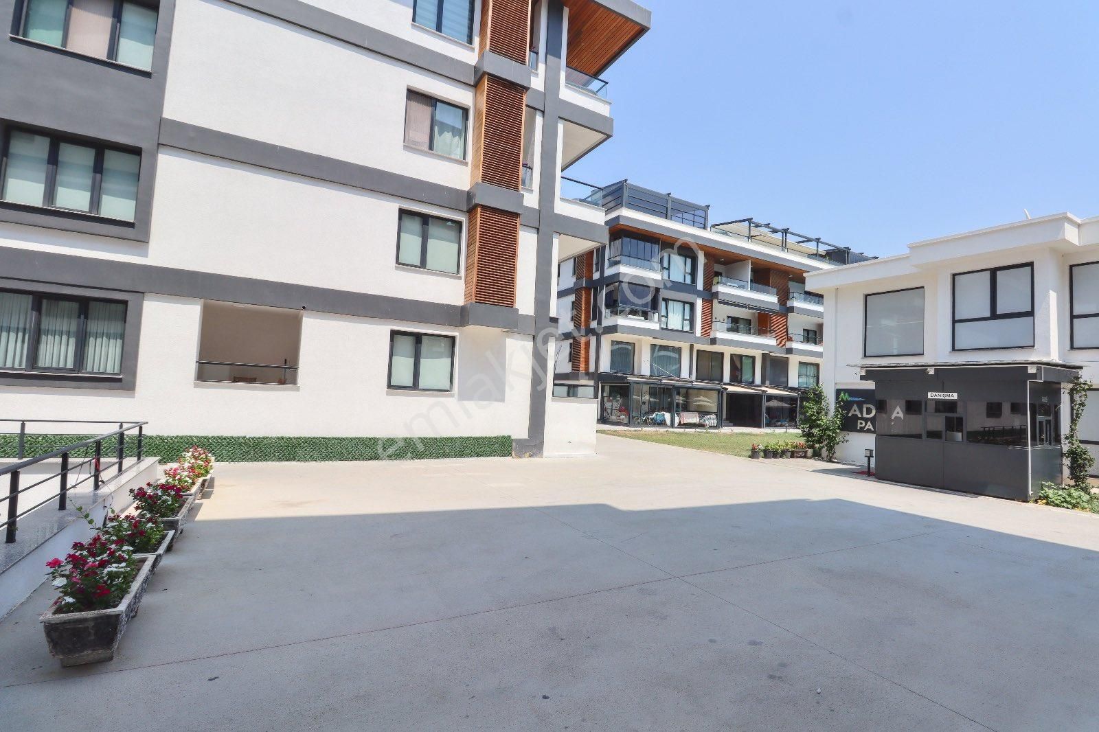 Mahmut İşler'den Yağcılarda Havuzlu Otoparklı Satılık 1+1 Daire