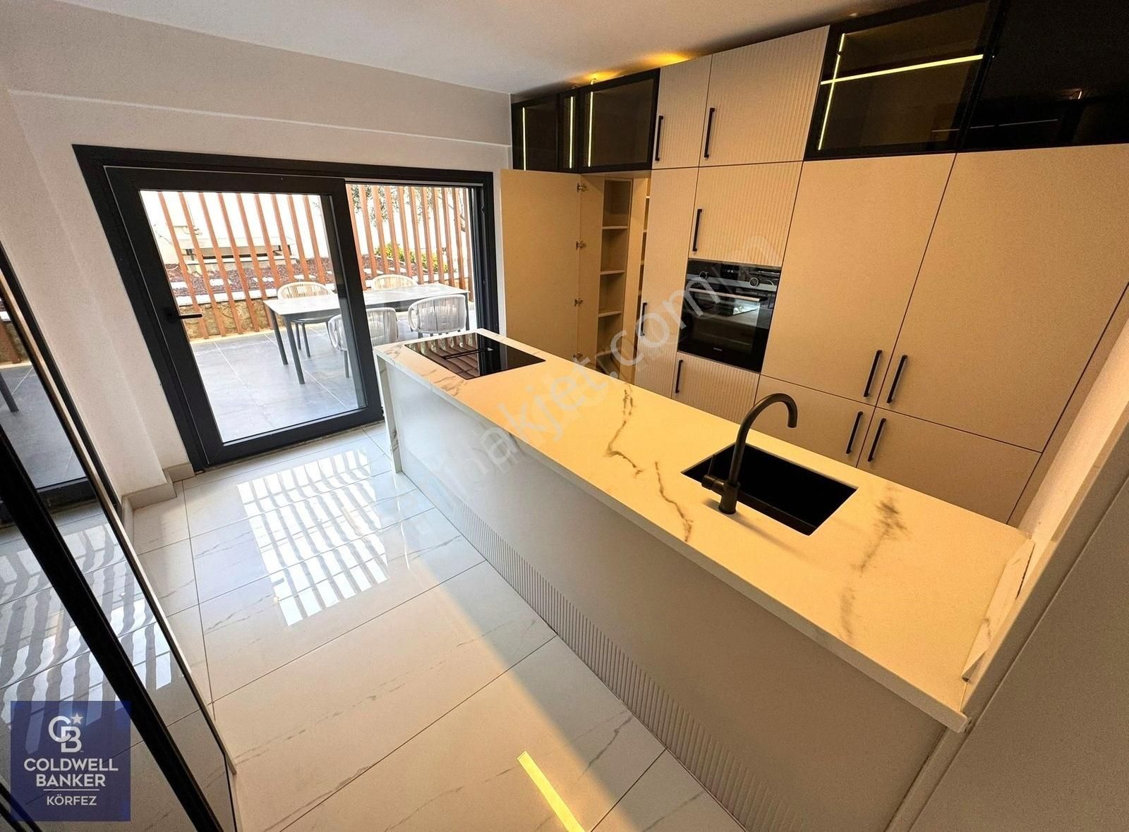 Güre'de,doğa Ve Deniz Manzaralı, Şık Tasarımlı, 5+1 Loft Villa - Görsel 3