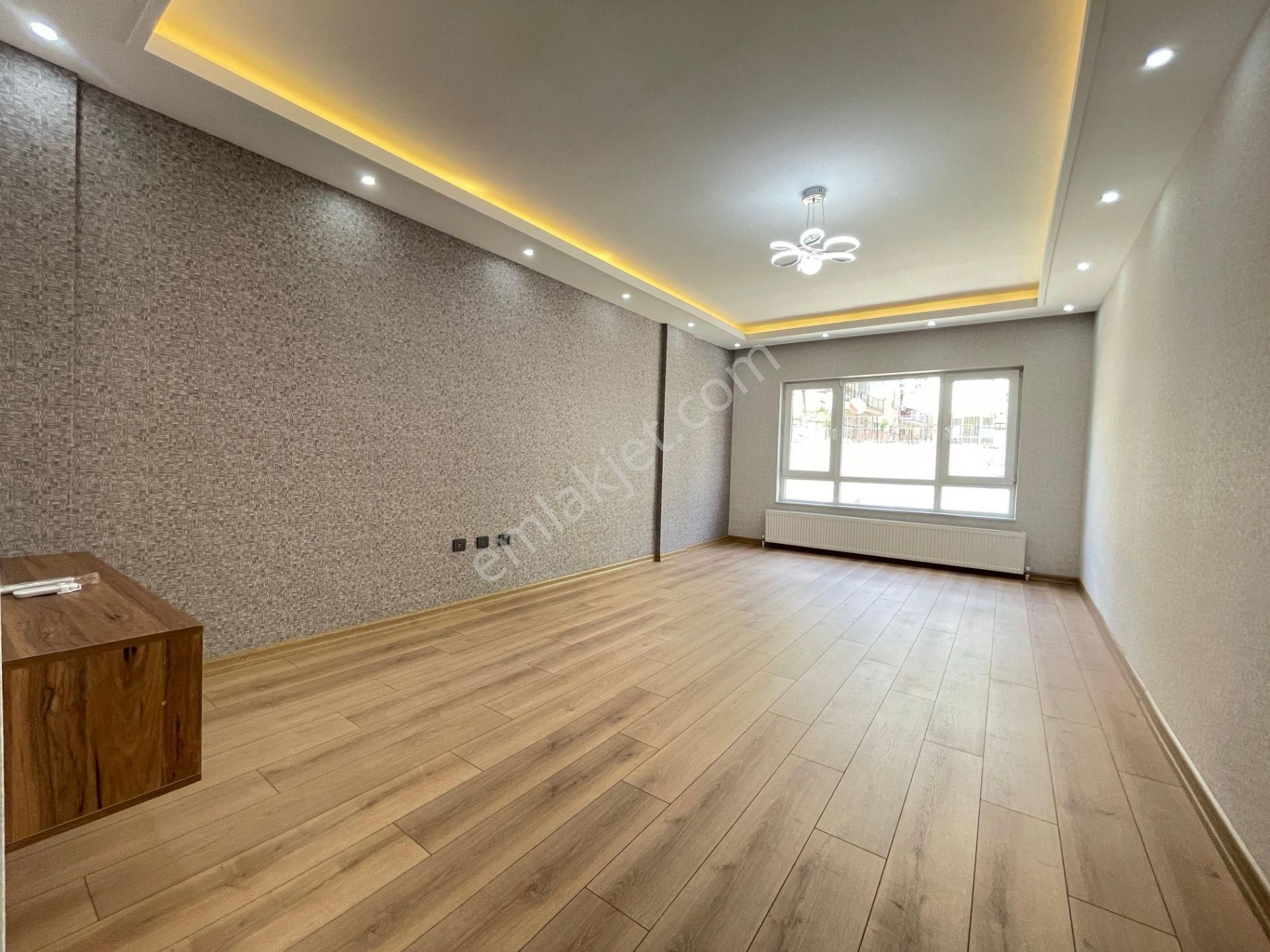 Ayvalı'da Cadde Yanı Ara Katta Full Yapılı 3+1 Daire