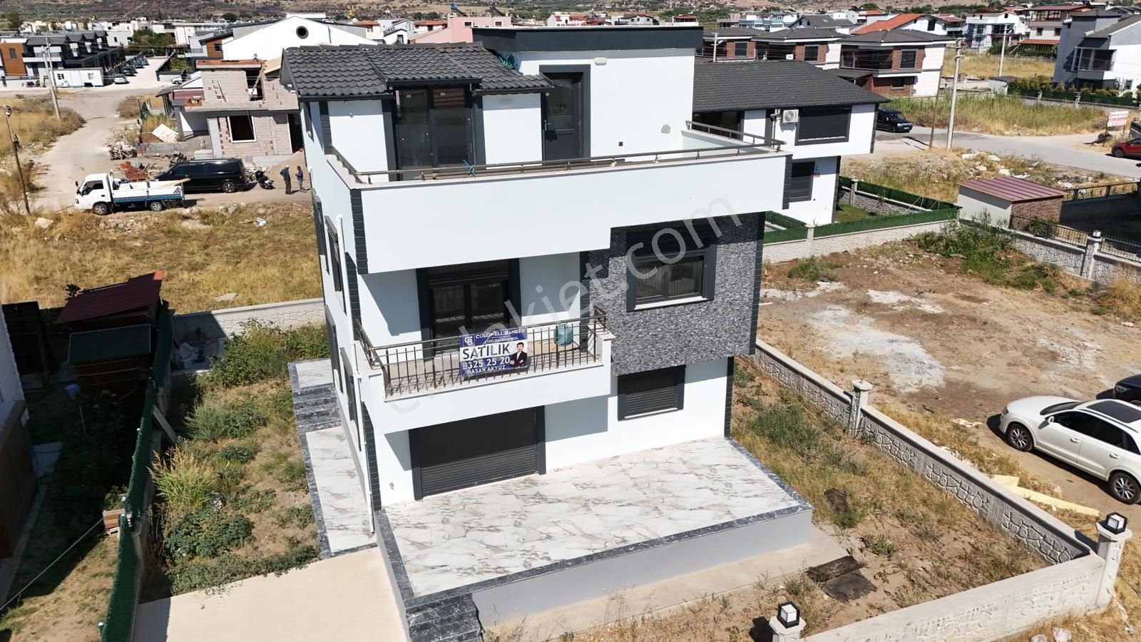 Dikili Cumhuriyet Mah. Çetin Emeç'te Satılık Müstakil 4+1 Villa - Görsel 3