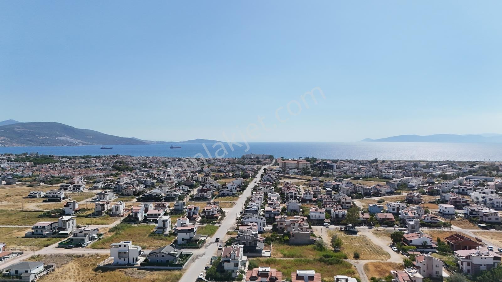 Dikili Cumhuriyet Mah. Çetin Emeç'te Satılık Müstakil 4+1 Villa