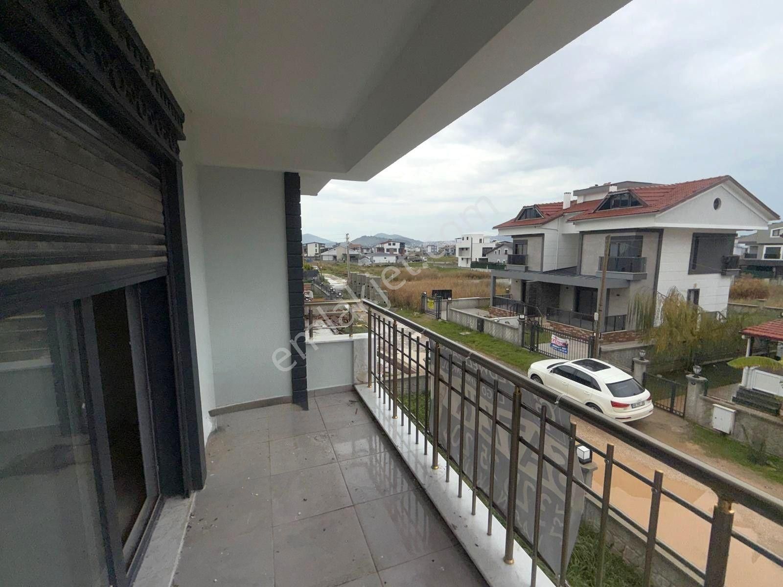 Dikili Cumhuriyet Mah. Çetin Emeç'te Satılık Müstakil 4+1 Villa - Görsel 15