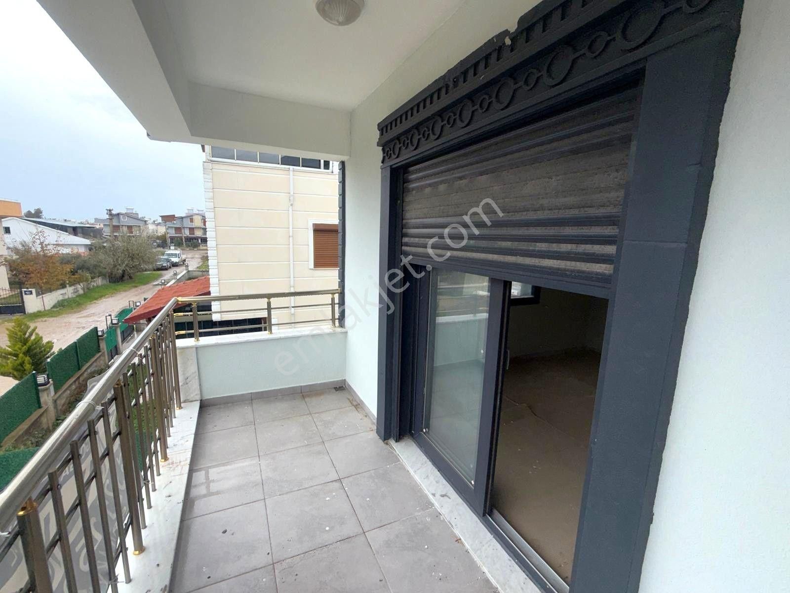 Dikili Cumhuriyet Mah. Çetin Emeç'te Satılık Müstakil 4+1 Villa - Görsel 14