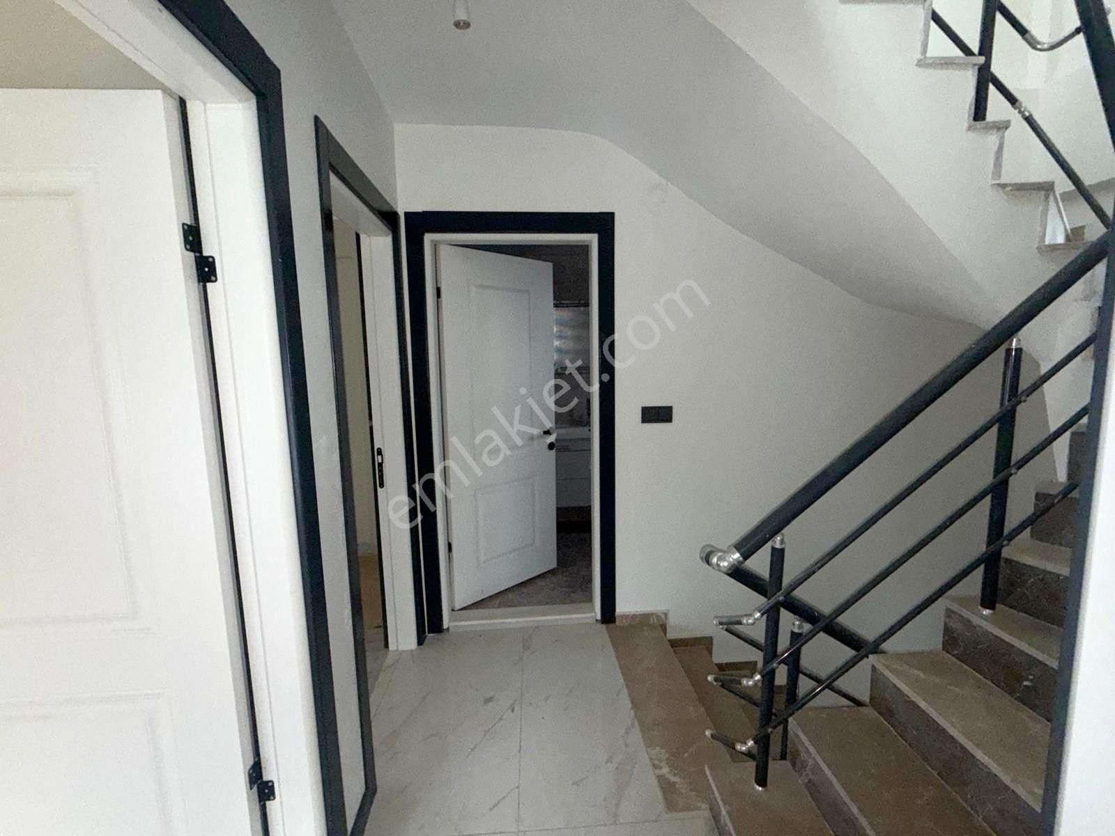 Dikili Cumhuriyet Mah. Çetin Emeç'te Satılık Müstakil 4+1 Villa - Görsel 16