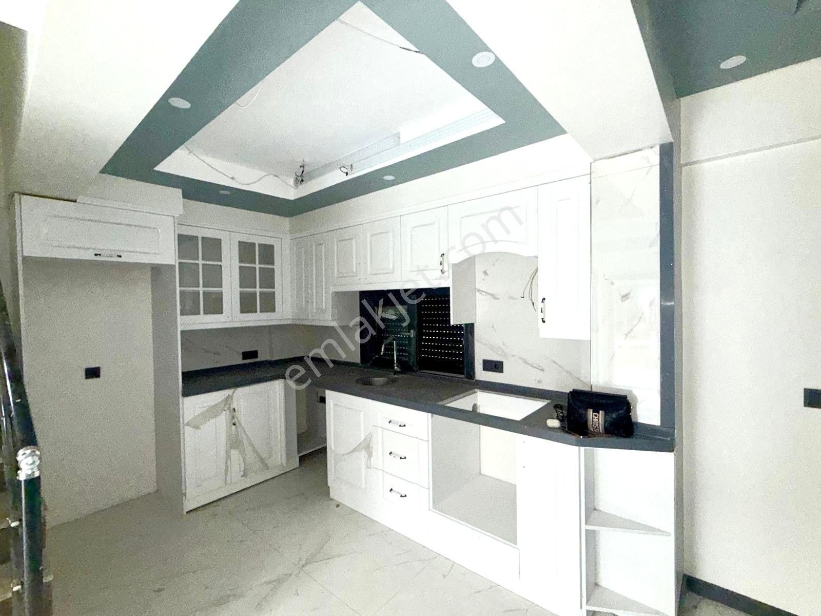 Dikili Cumhuriyet Mah. Çetin Emeç'te Satılık Müstakil 4+1 Villa - Görsel 9