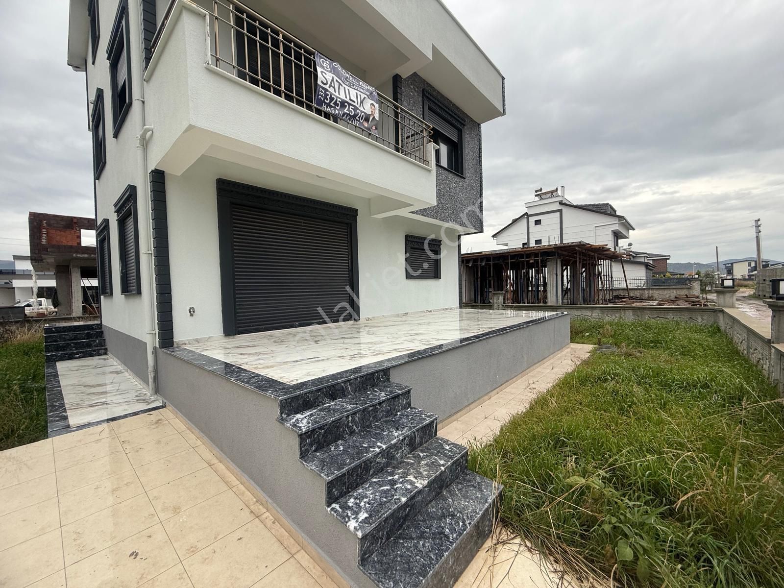 Dikili Cumhuriyet Mah. Çetin Emeç'te Satılık Müstakil 4+1 Villa - Görsel 7