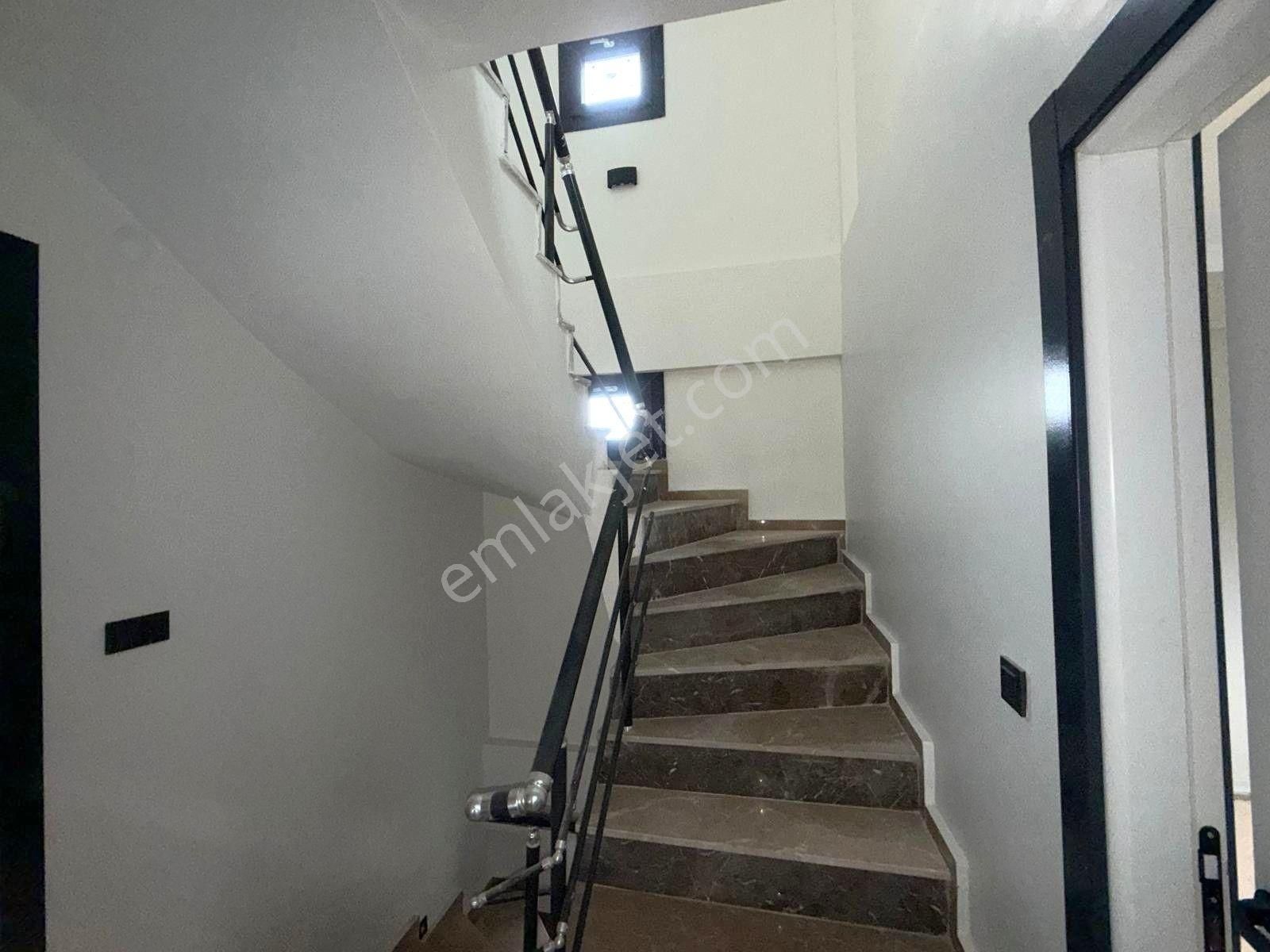 Dikili Cumhuriyet Mah. Çetin Emeç'te Satılık Müstakil 4+1 Villa - Görsel 17