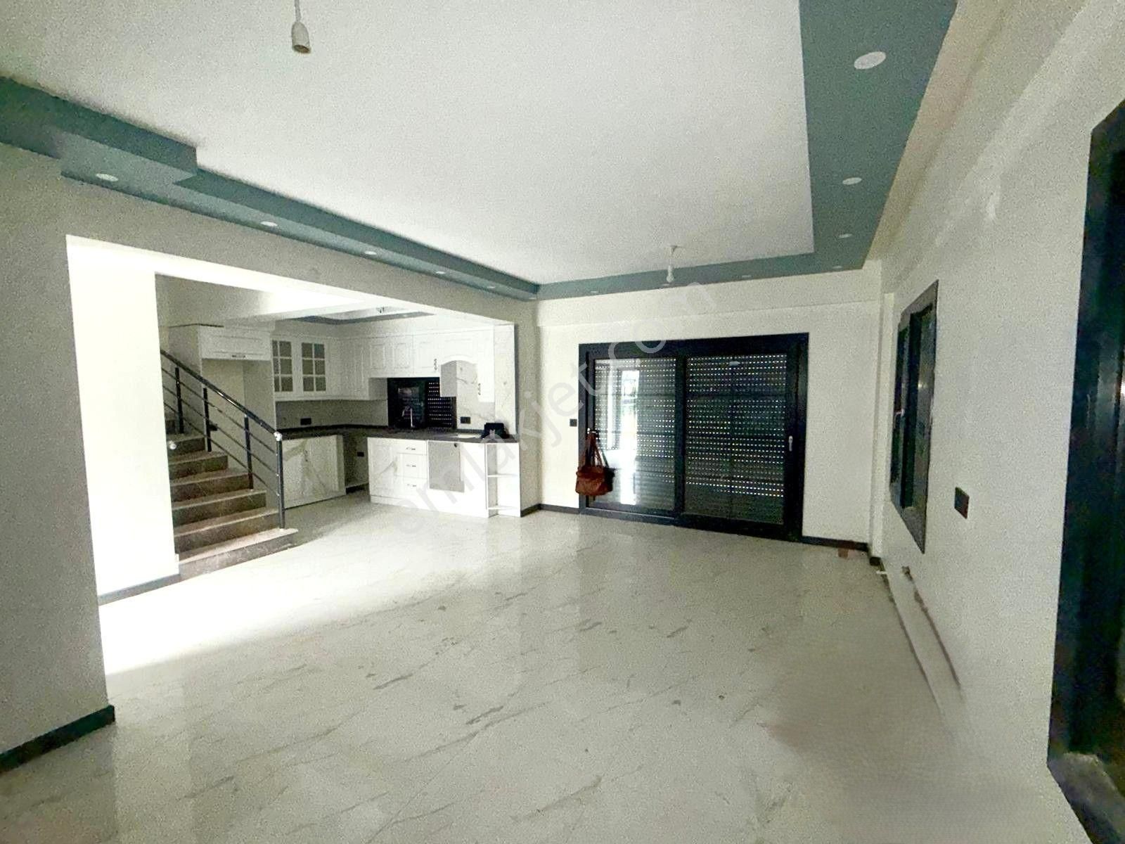 Dikili Cumhuriyet Mah. Çetin Emeç'te Satılık Müstakil 4+1 Villa - Görsel 8