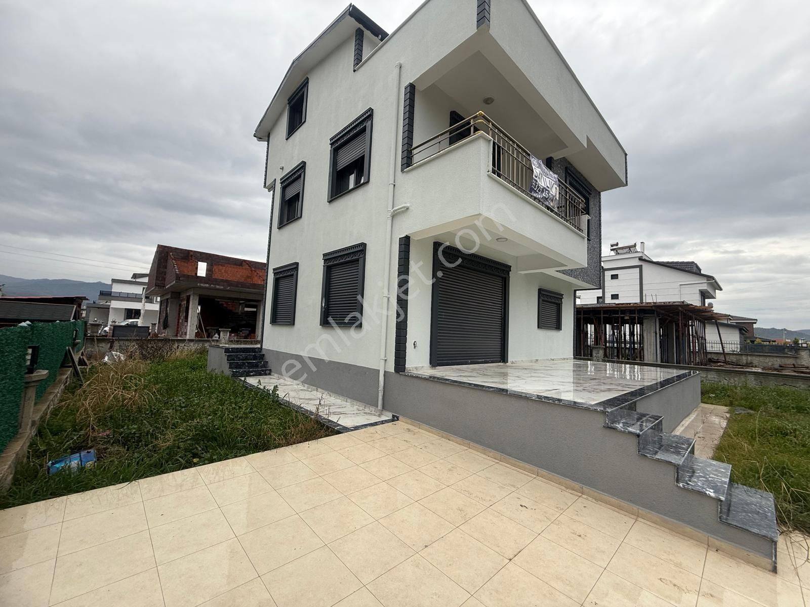 Dikili Cumhuriyet Mah. Çetin Emeç'te Satılık Müstakil 4+1 Villa - Görsel 6