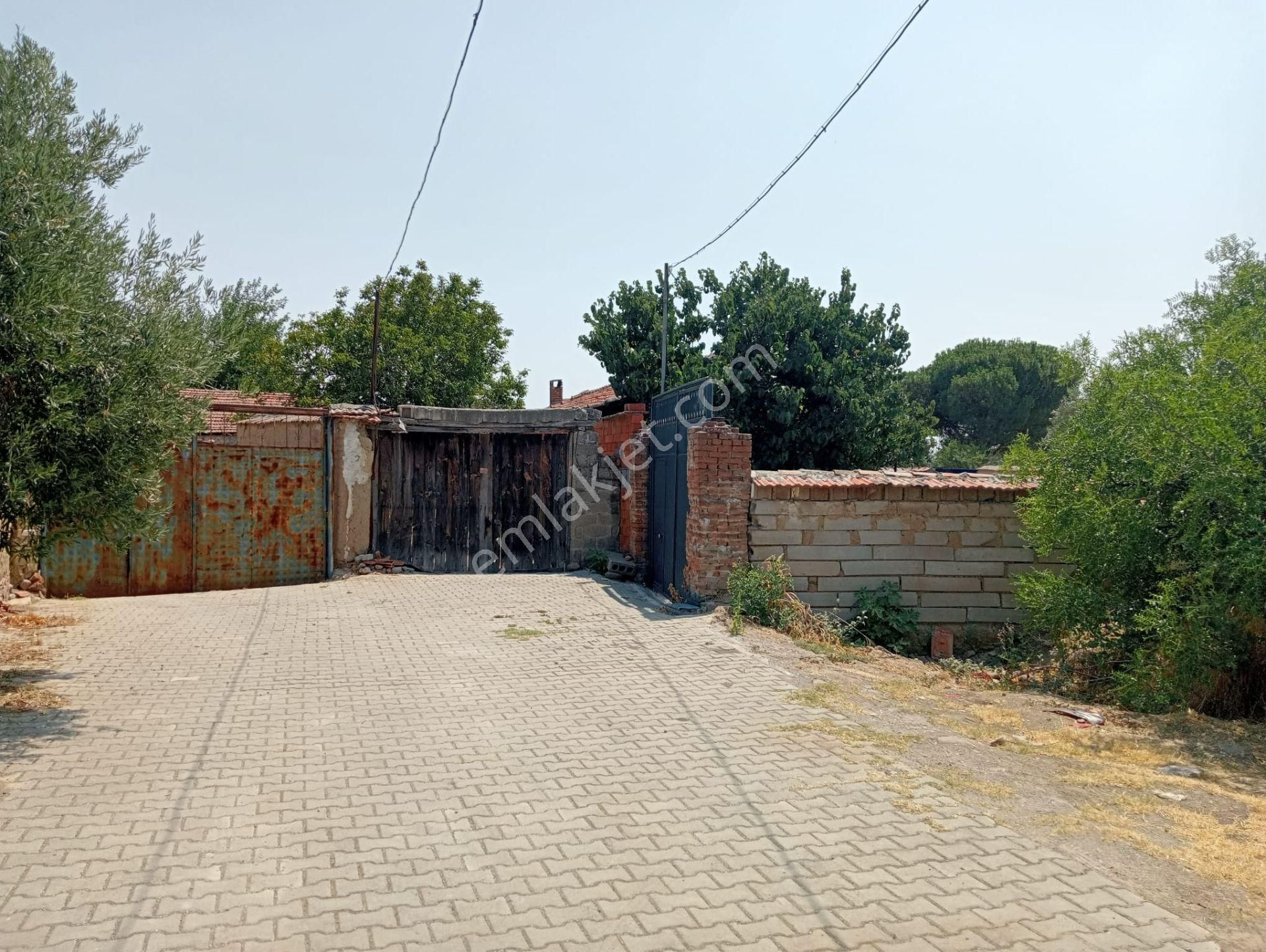 Komutanemlaktan Ayazkent Aziziye'de Müstakül Köy Evi
