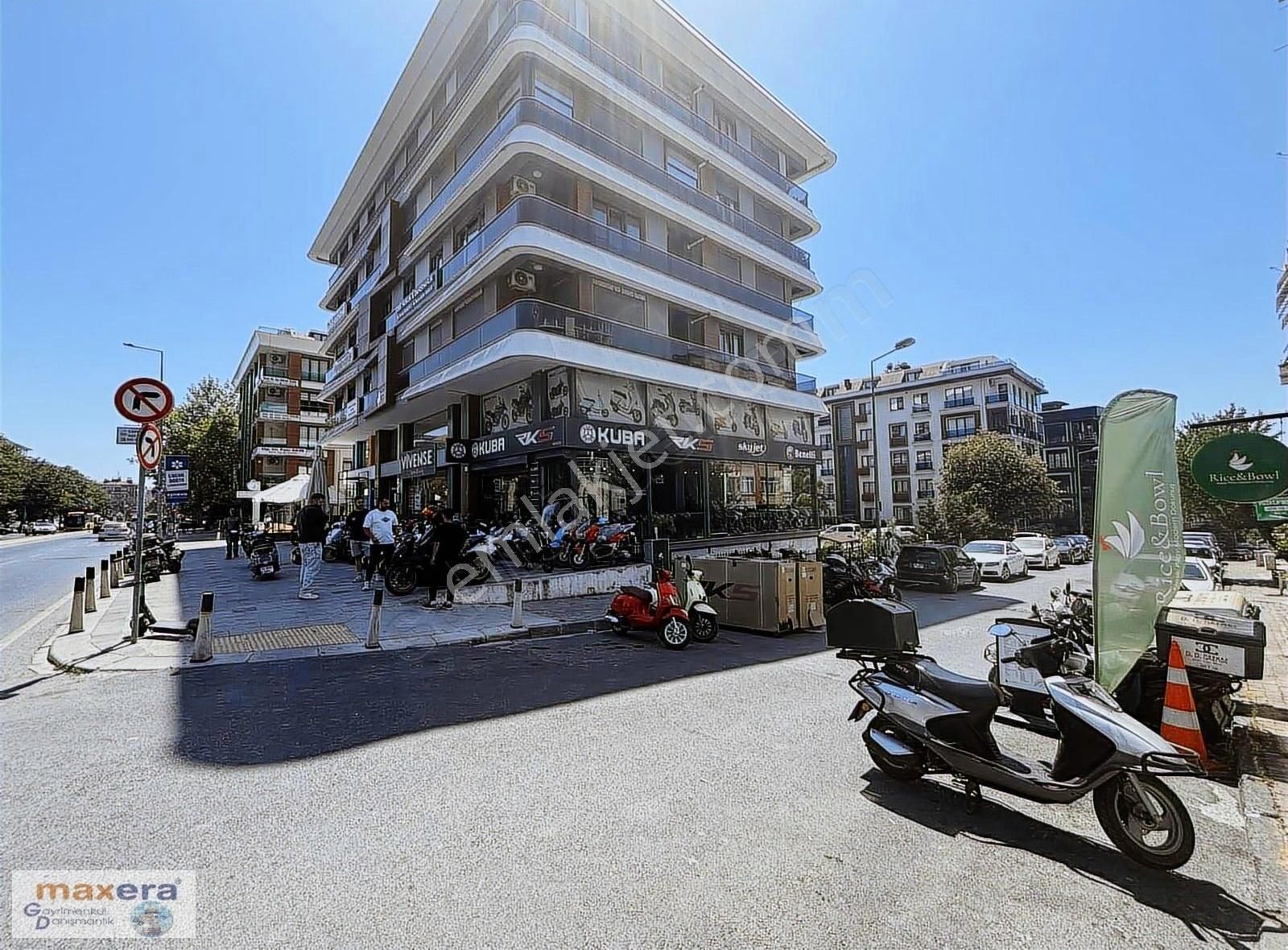 Bakırköy İncirli Caddesin De Üzerinde 5 Yıllık 2.kat 130m2 3+1