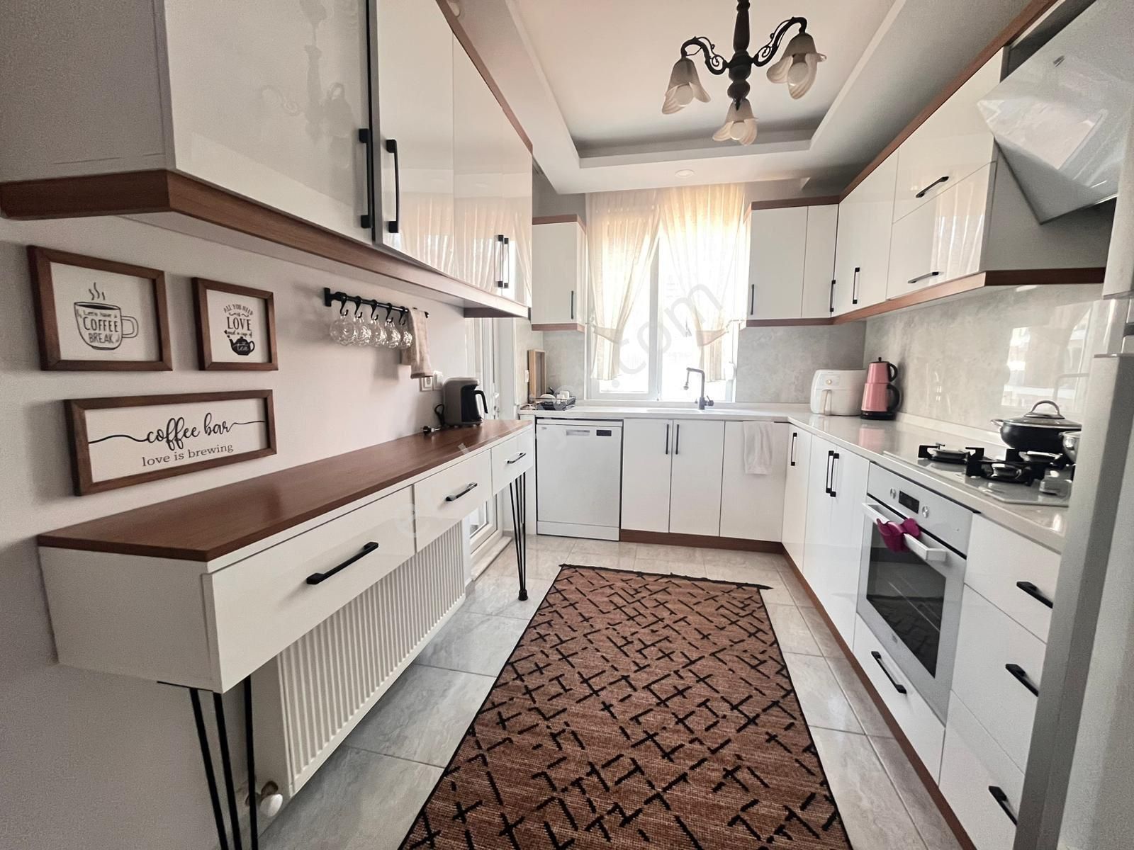 Geniş Daire Arayanlara Masrafsız Site İçi Havuzlu Daire