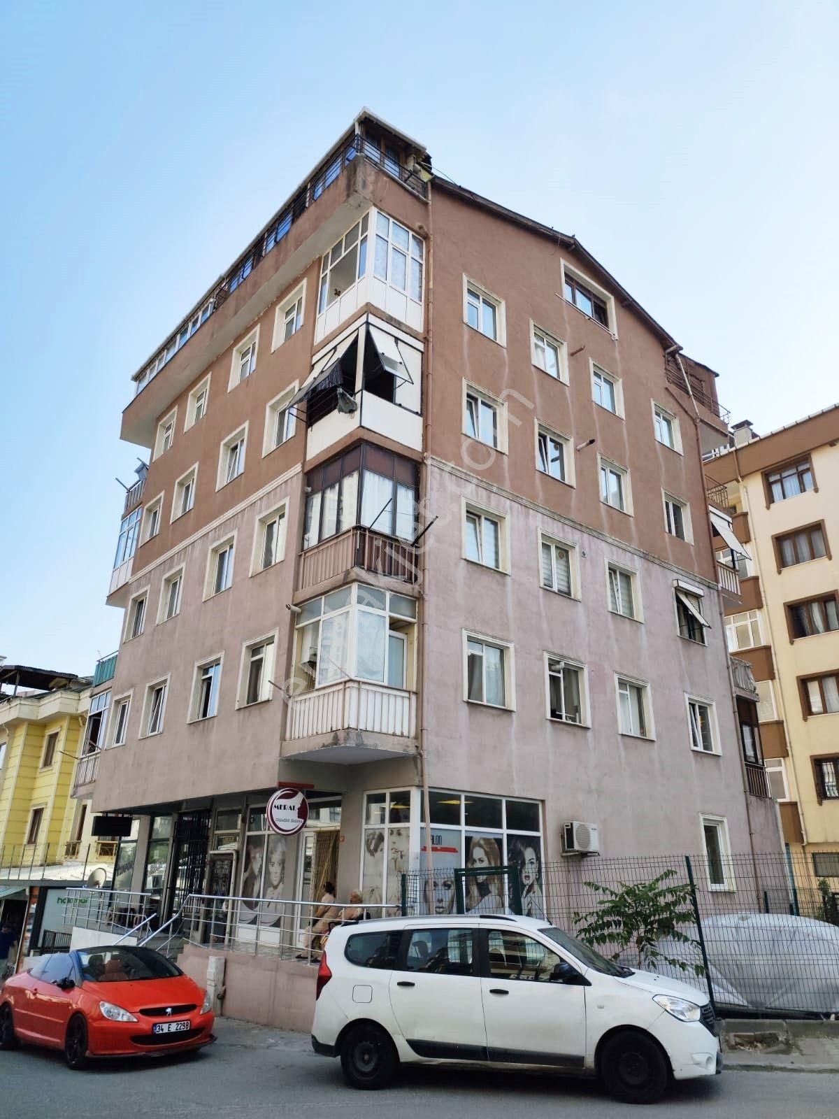 Mertcan Dan Yakacık Meydana Yürüme Arakat 2+1 Kapalı Balkonlu