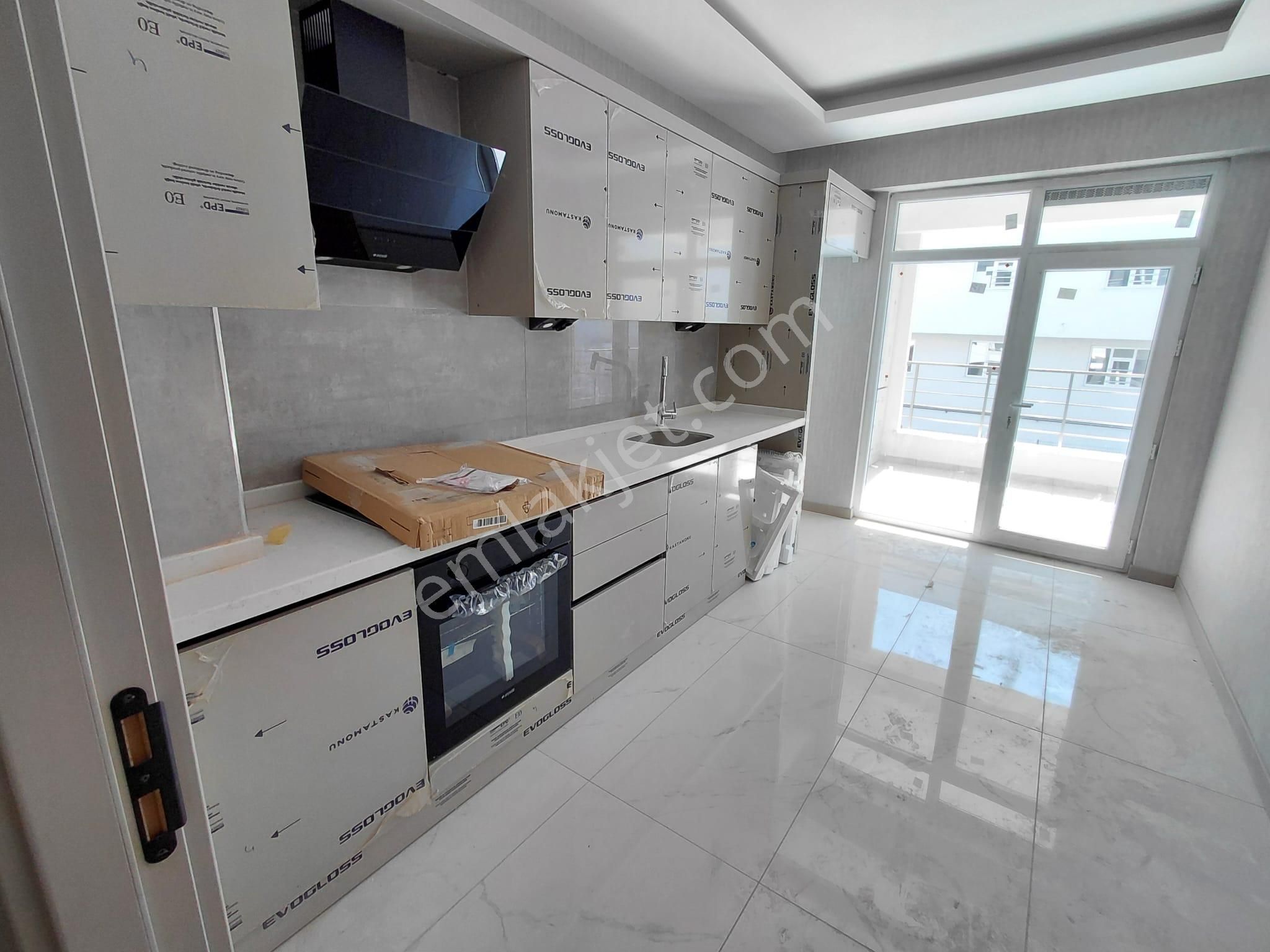 Emrah Çiftci'den Selçuklu Yazır Mah.kanyon Park Civarı Kiralık 2+1 Sıfır Lüks Daire