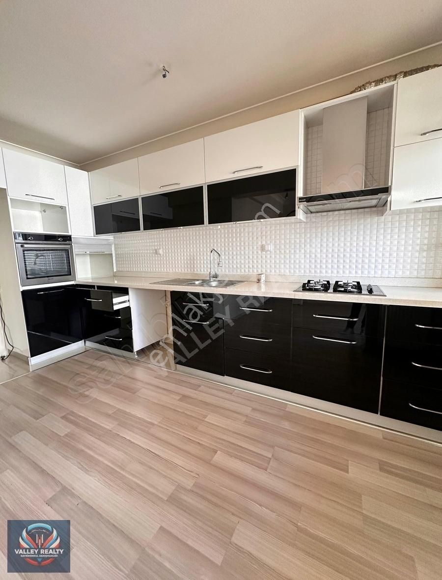 Valleyden Muhittin Mah' Masrafsız, Kapalı Otoparklı 3+1 Kiralık
