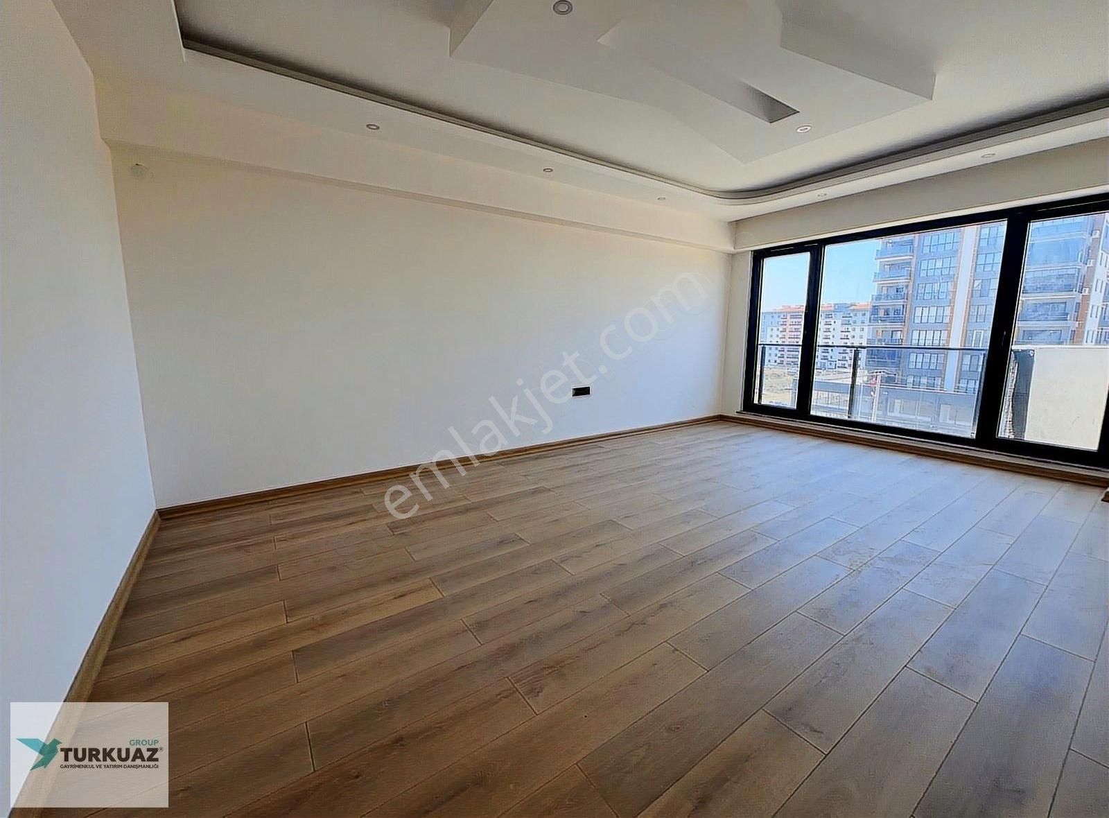 Merkez Karacaörende Cadde Üzeri Satılık 3+1