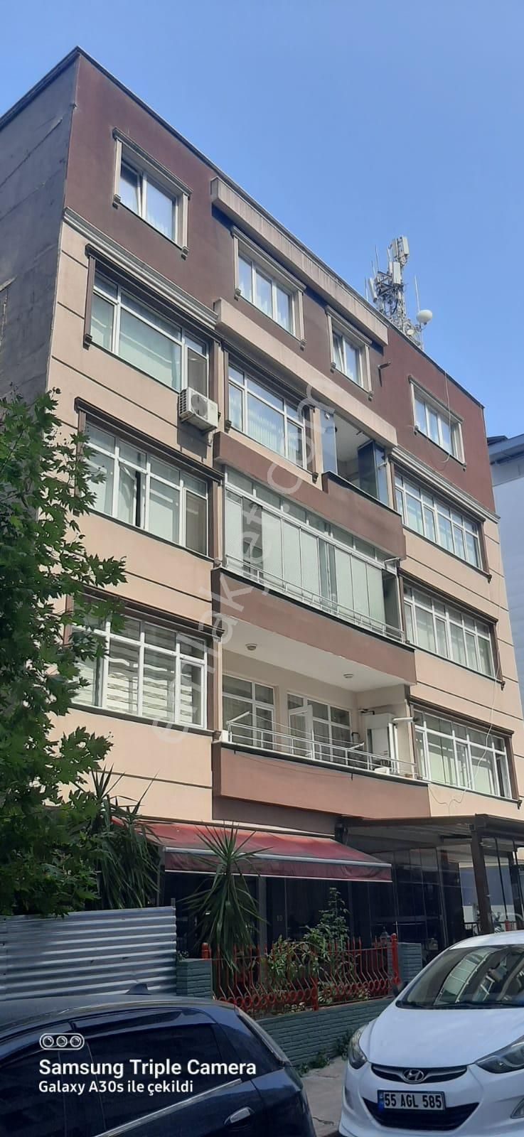Bahçelievler'de Merkezi Mevkide Komple Satılık Bina