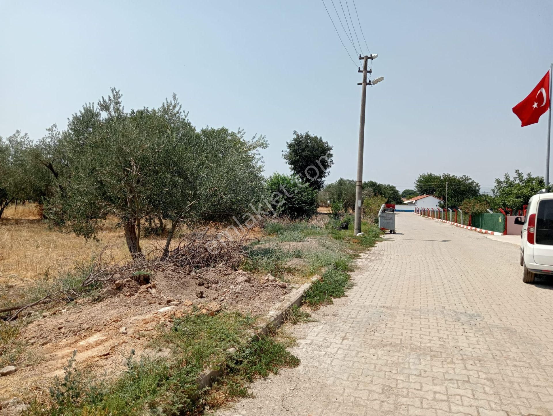 Komutanemlakta'dan Ayazkent'te 760 M2 İmarlı Arsa