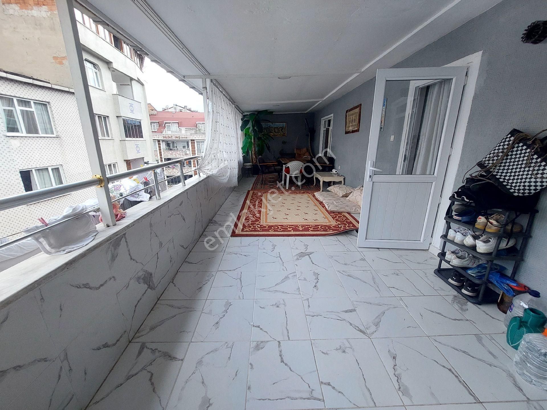 Gaziosmanpaşa Küçükköy Yeni Mah Acil Satılık Çatı Kat Balkonlu 3+1 190 M2