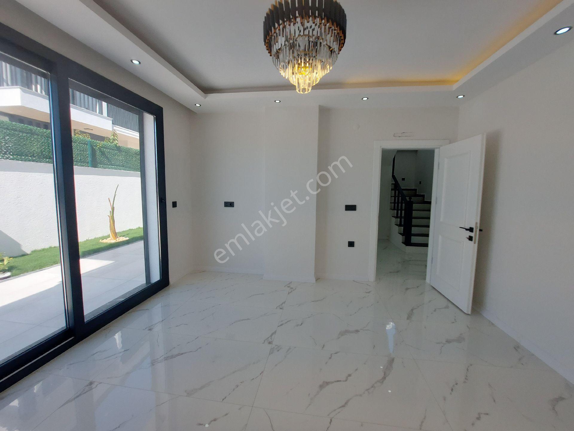 Didimin Beyaz Saraylarından Bir Daha Havuzlu 4+1 Ayrı Mutfak Akıllı Villa - Görsel 7