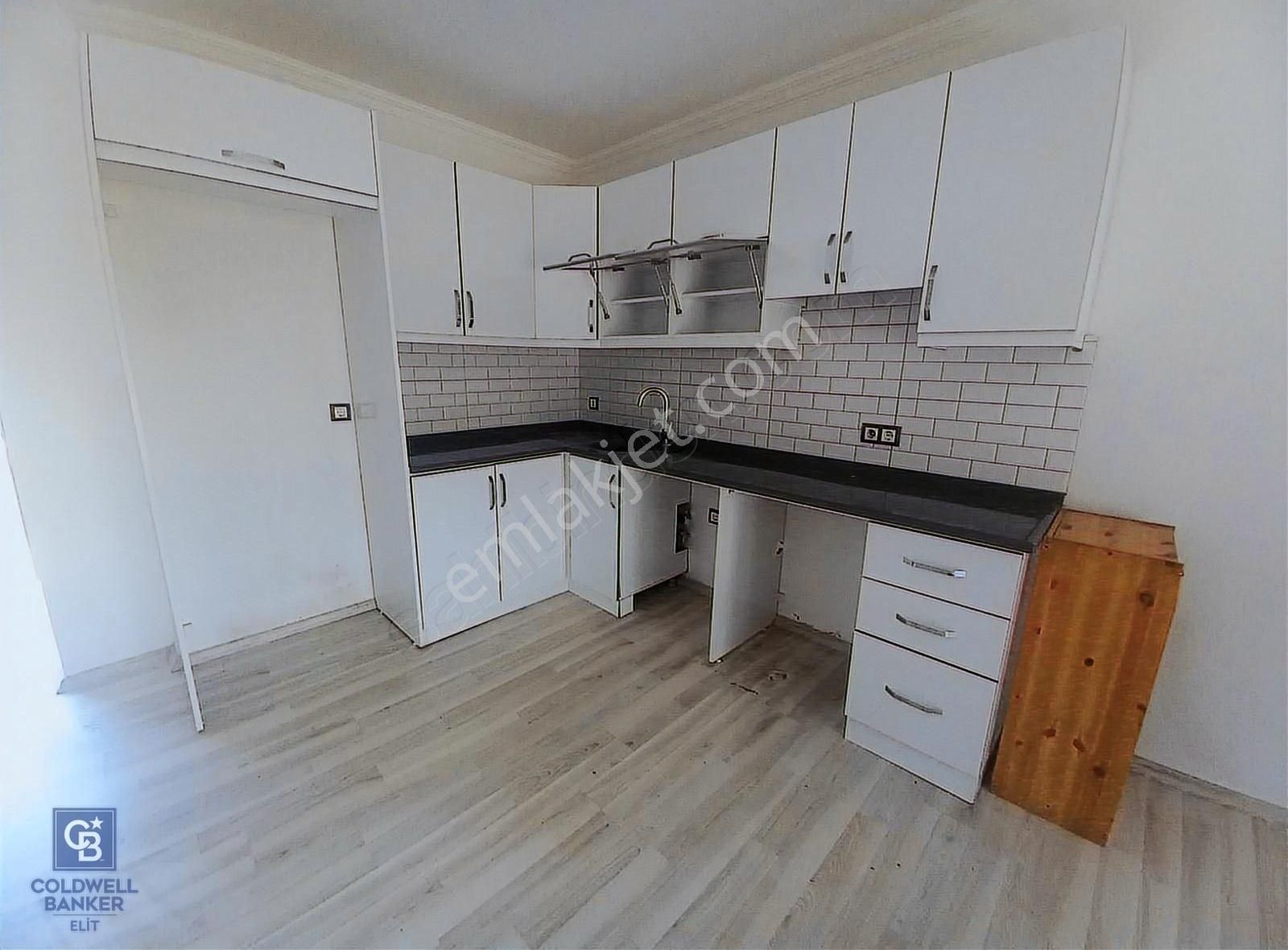 Bodrum Peksimet'te Yıllık Kiralık Eşyasız 2+1 Üst Kat Daire