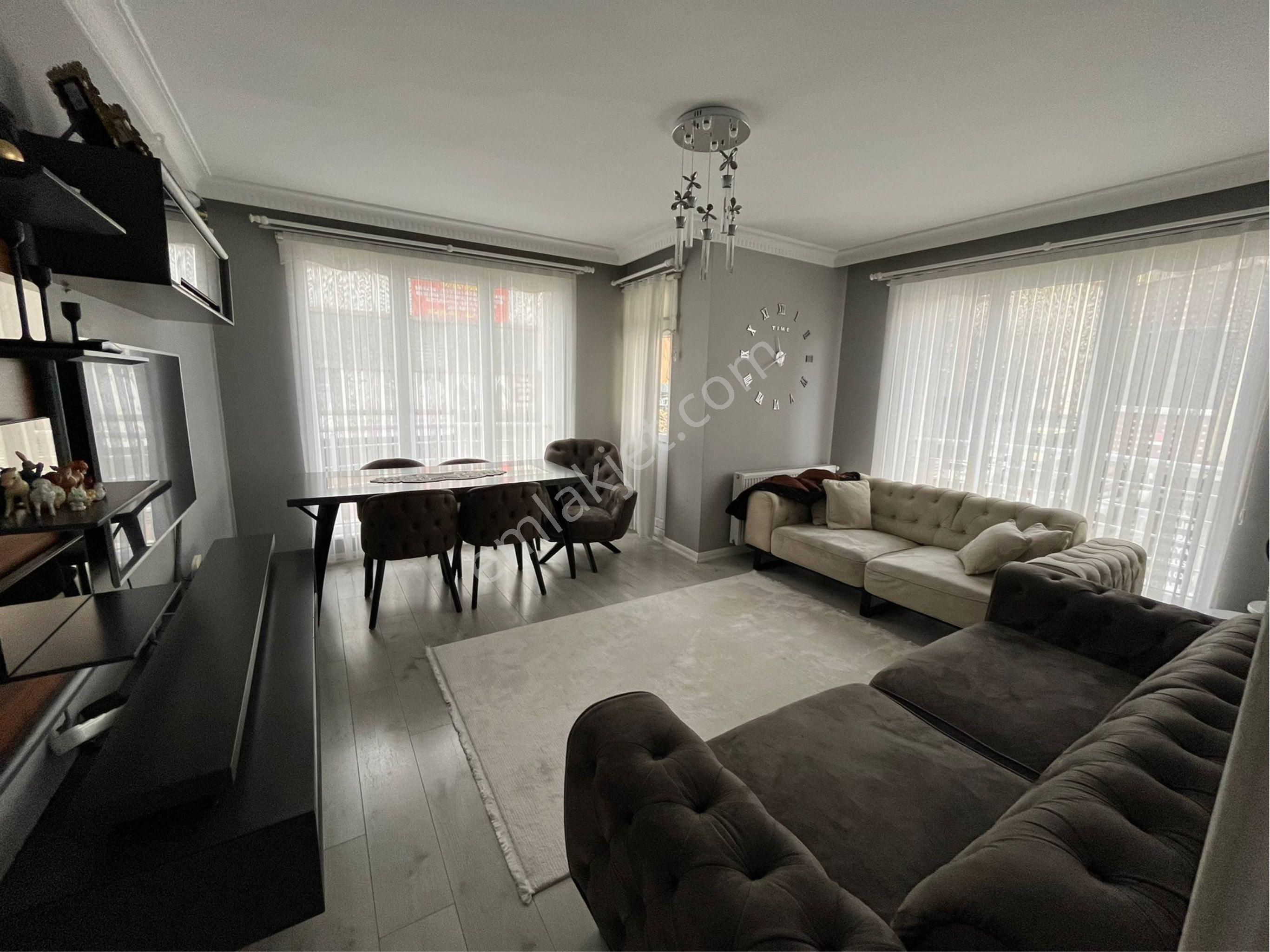 Tramvayın Dibinde Satılık 2+1 100m2 1.kat Köşe Başı Lüx Daire